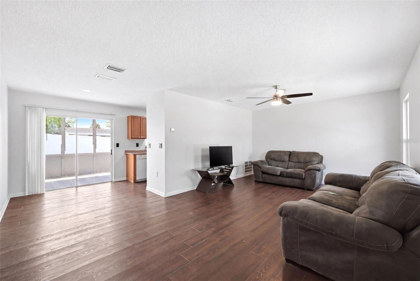 Image 4 of 22 For 2164 Devon Drive
