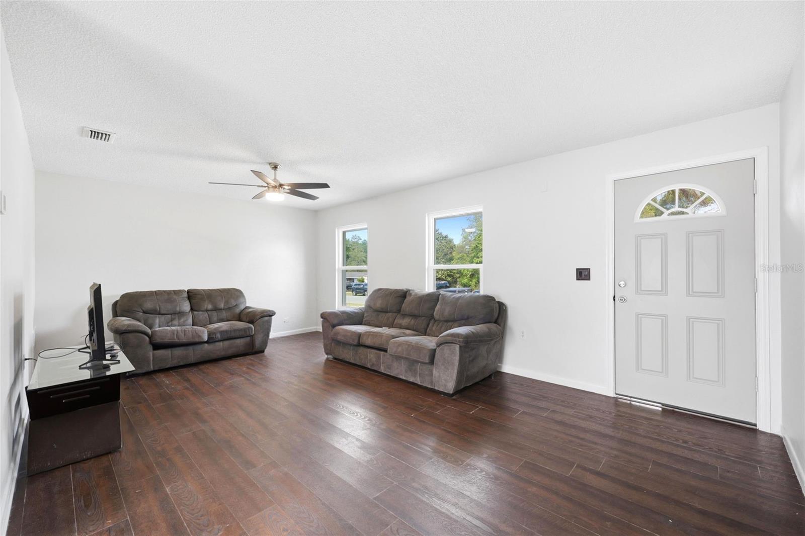 Image 5 of 22 For 2164 Devon Drive
