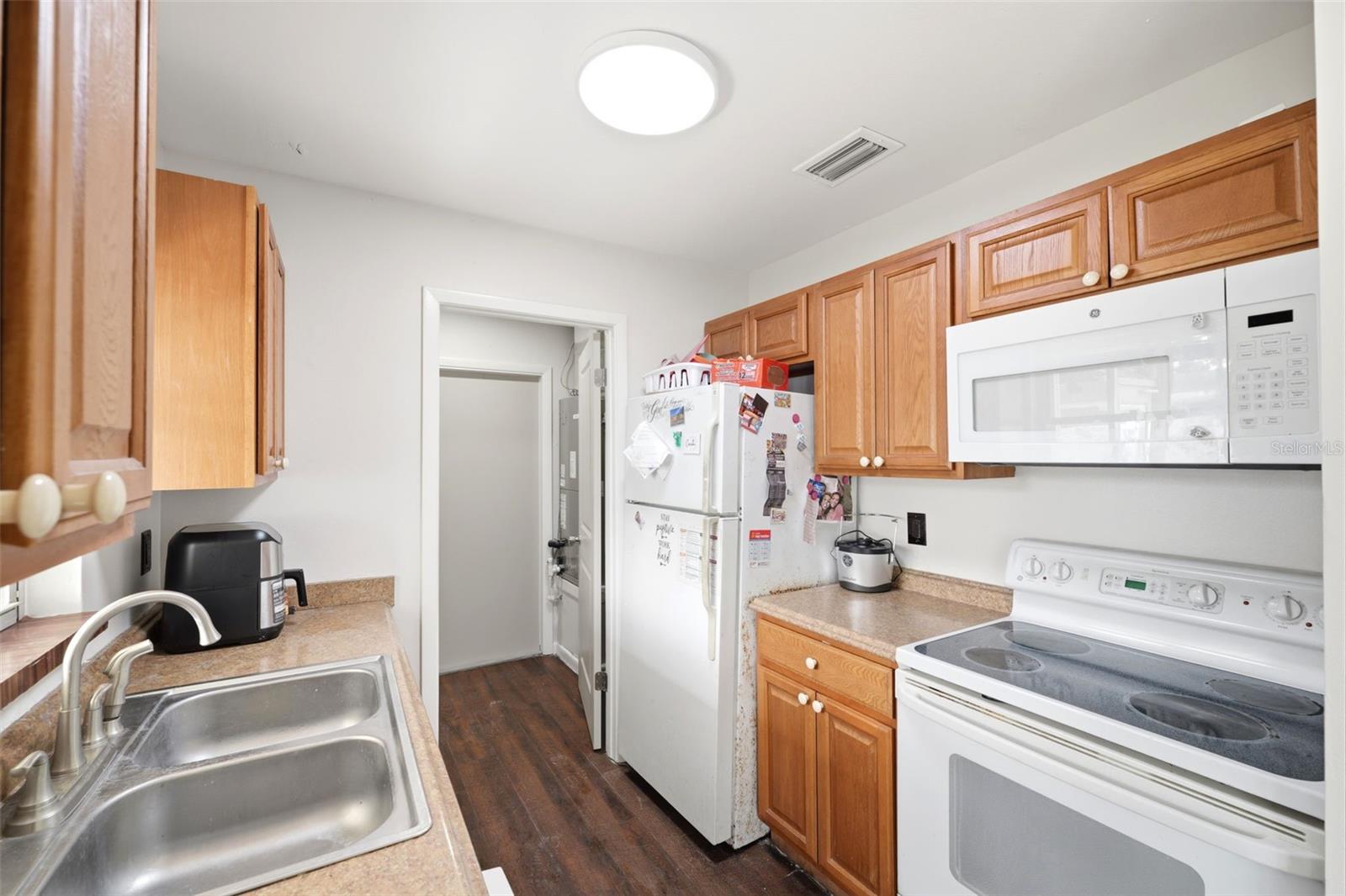 Image 8 of 22 For 2164 Devon Drive