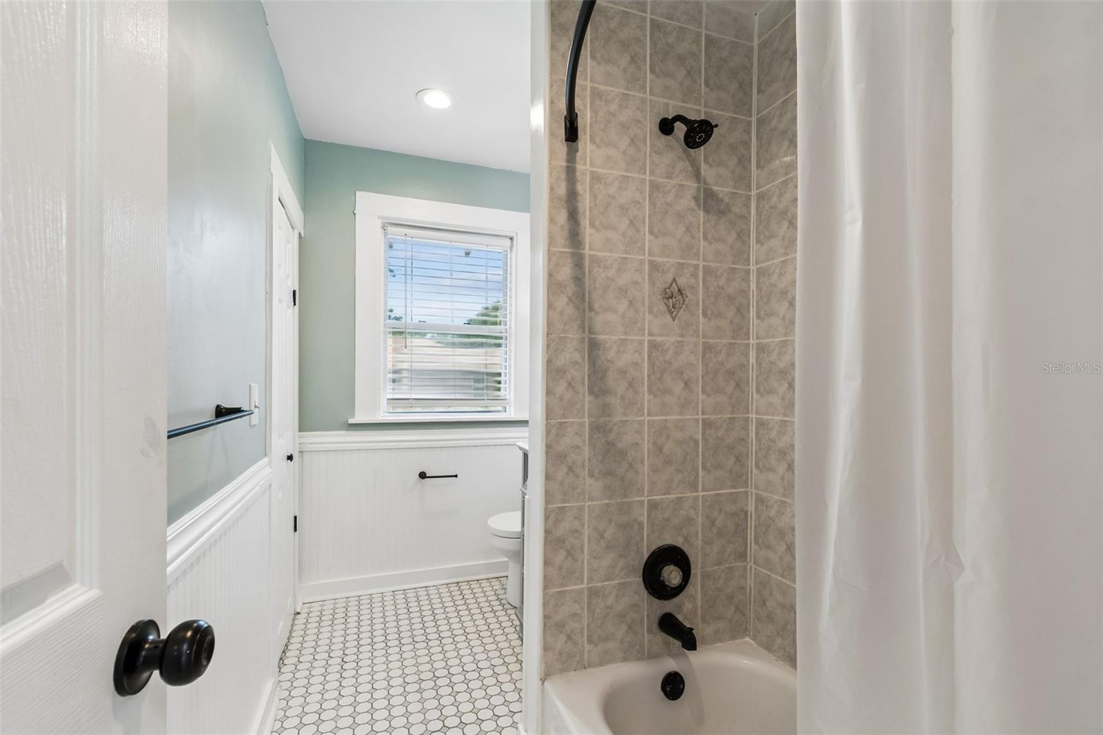 Image 15 of 66 For 4105 18th Avenue S