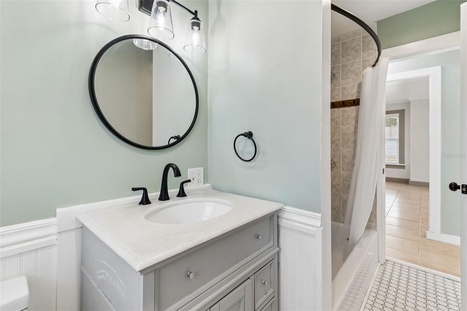 Image 17 of 66 For 4105 18th Avenue S