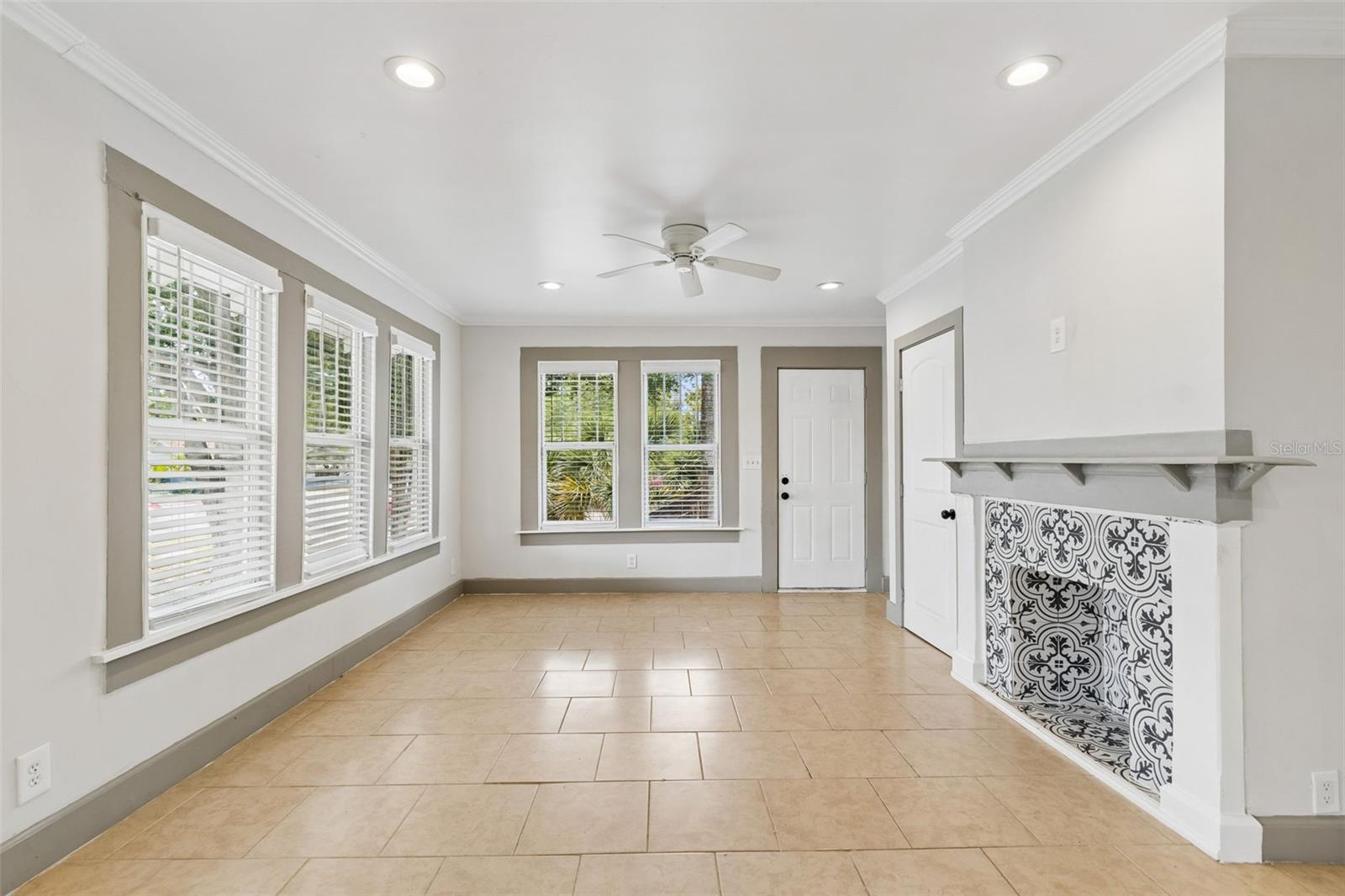 Image 25 of 66 For 4105 18th Avenue S