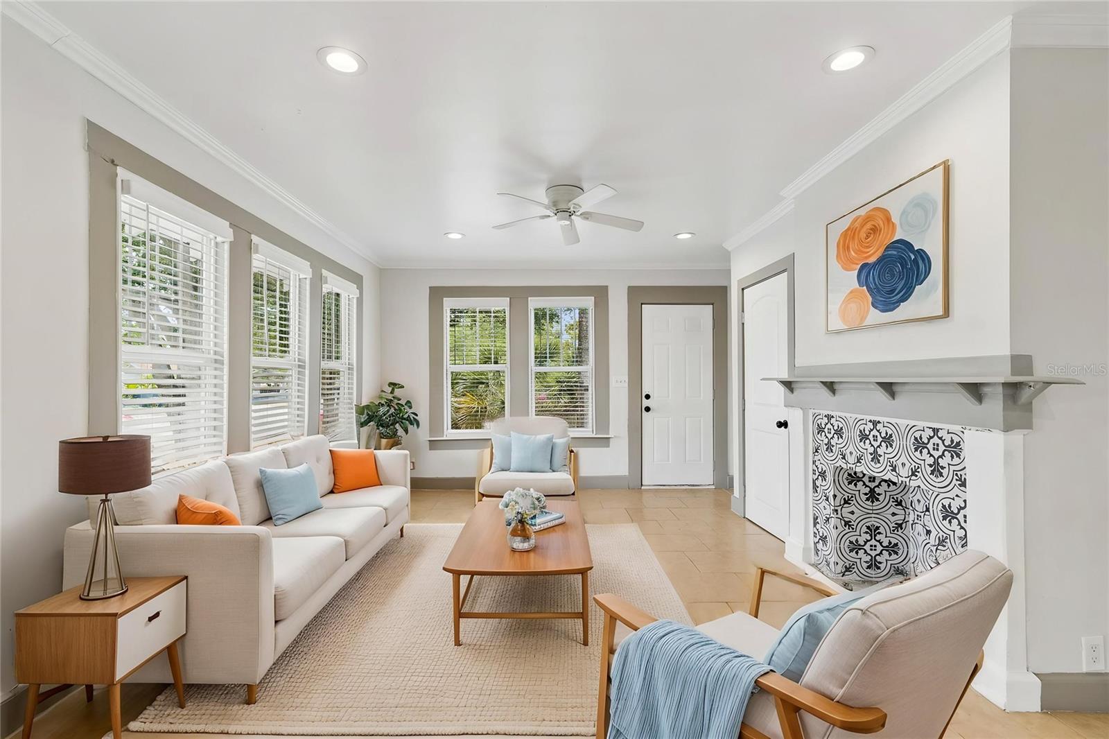 Image 4 of 66 For 4105 18th Avenue S