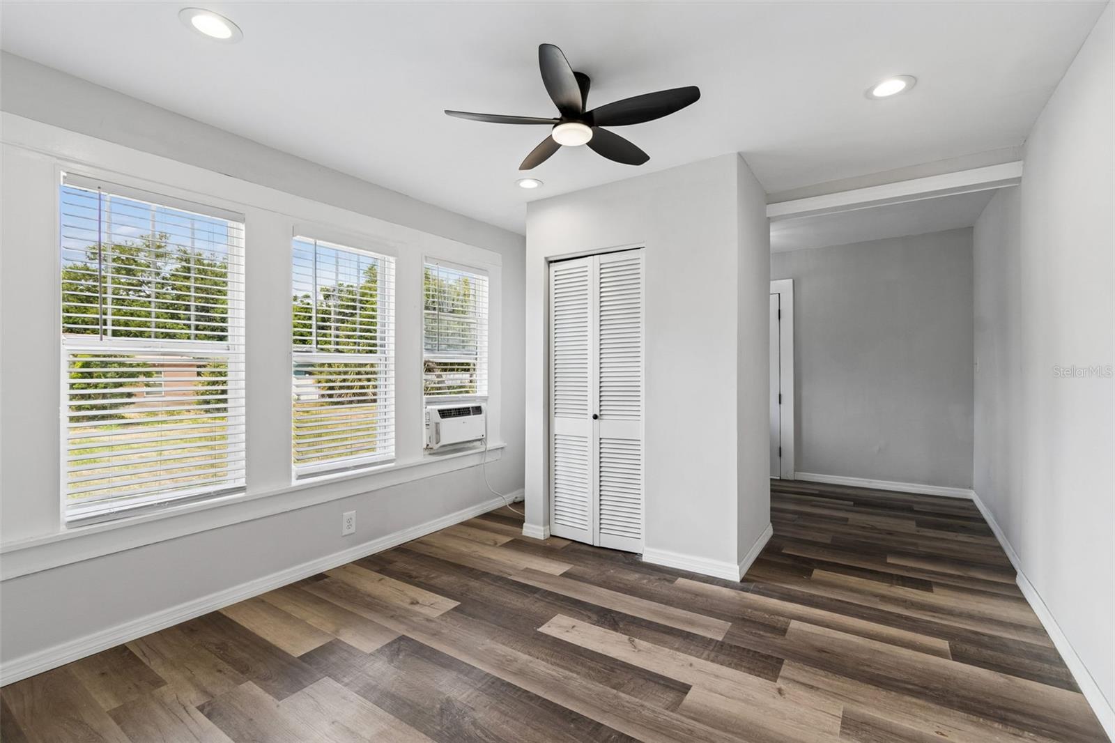 Image 43 of 66 For 4105 18th Avenue S