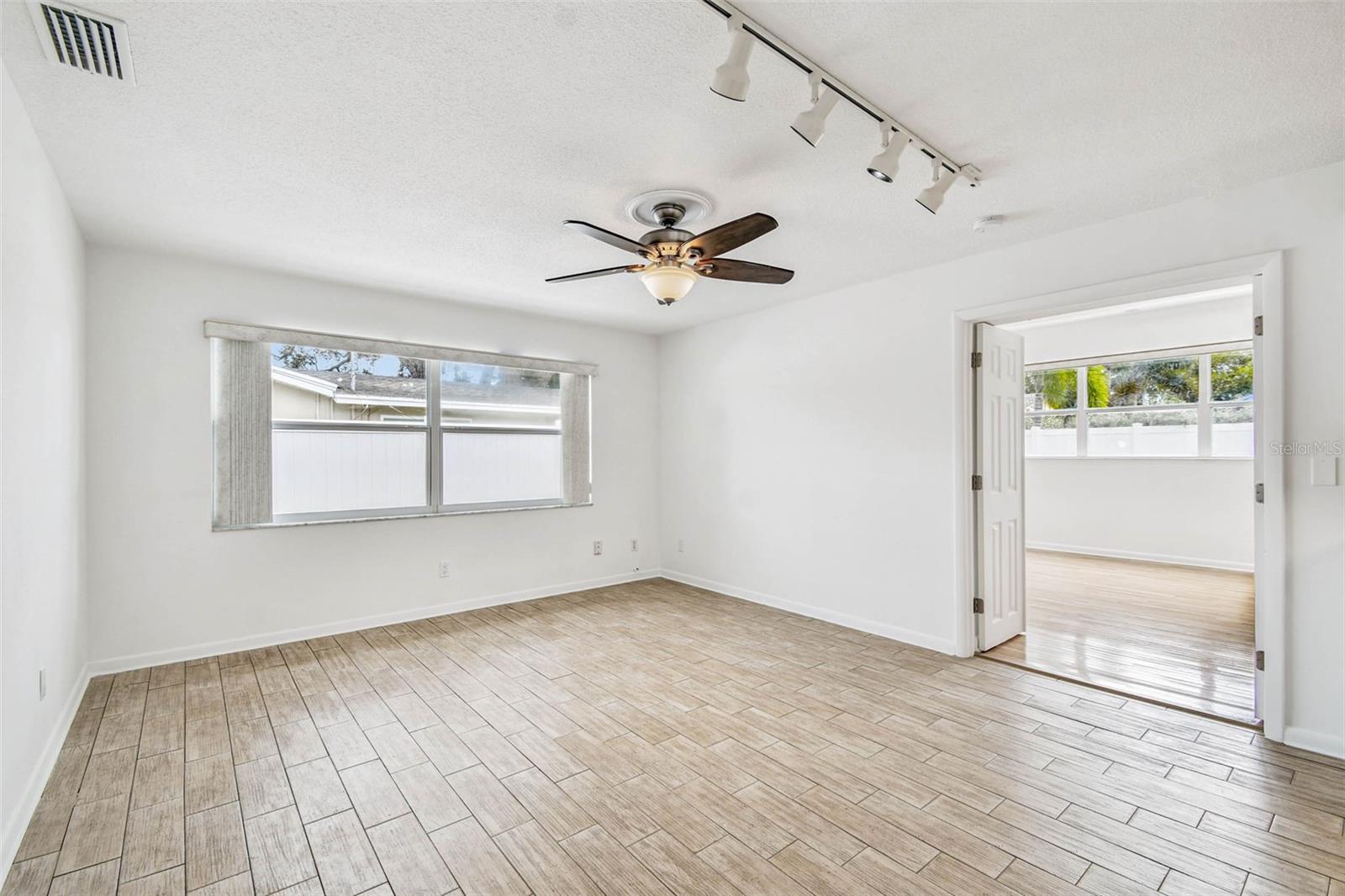 Image 11 of 31 For 10931 Hammock Drive