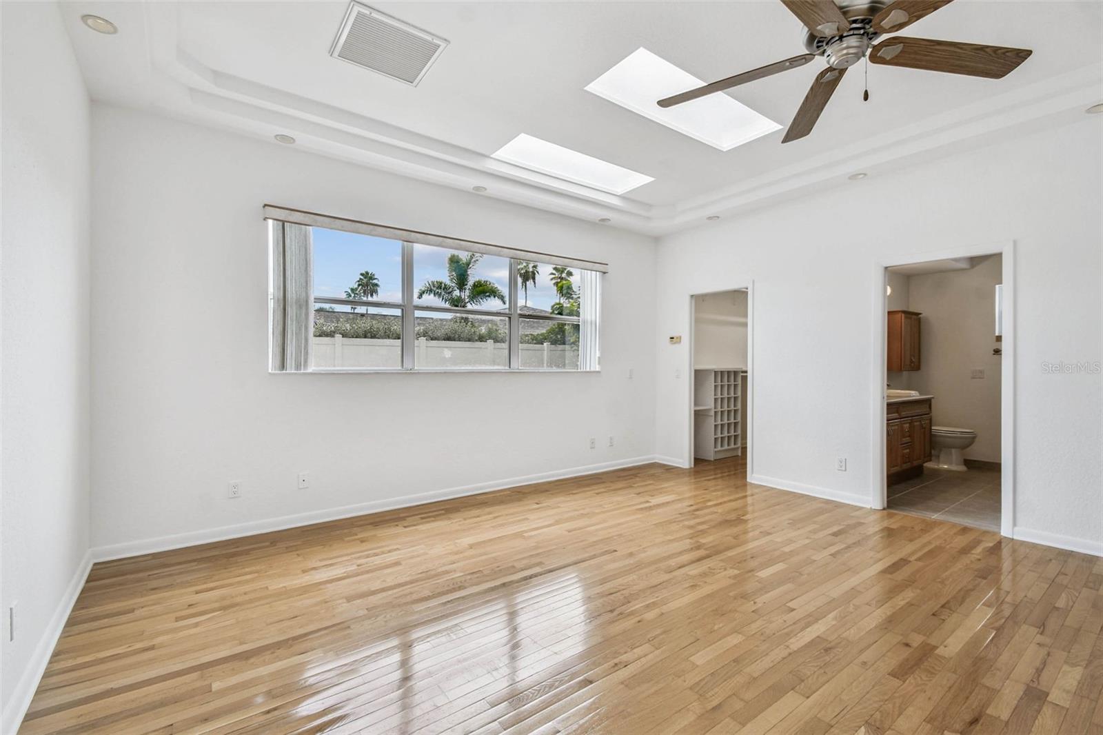 Image 13 of 31 For 10931 Hammock Drive