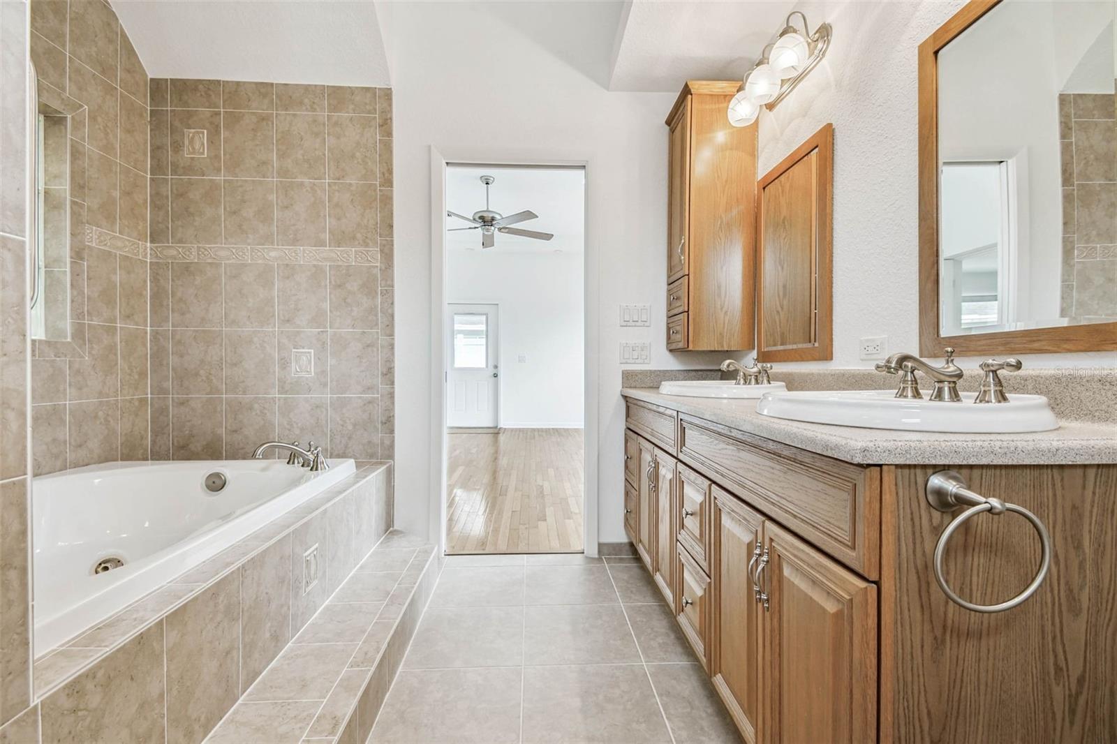 Image 16 of 31 For 10931 Hammock Drive