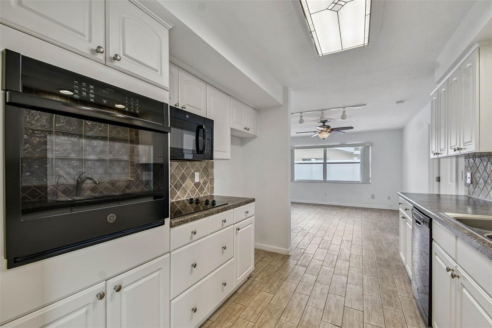 Image 8 of 31 For 10931 Hammock Drive