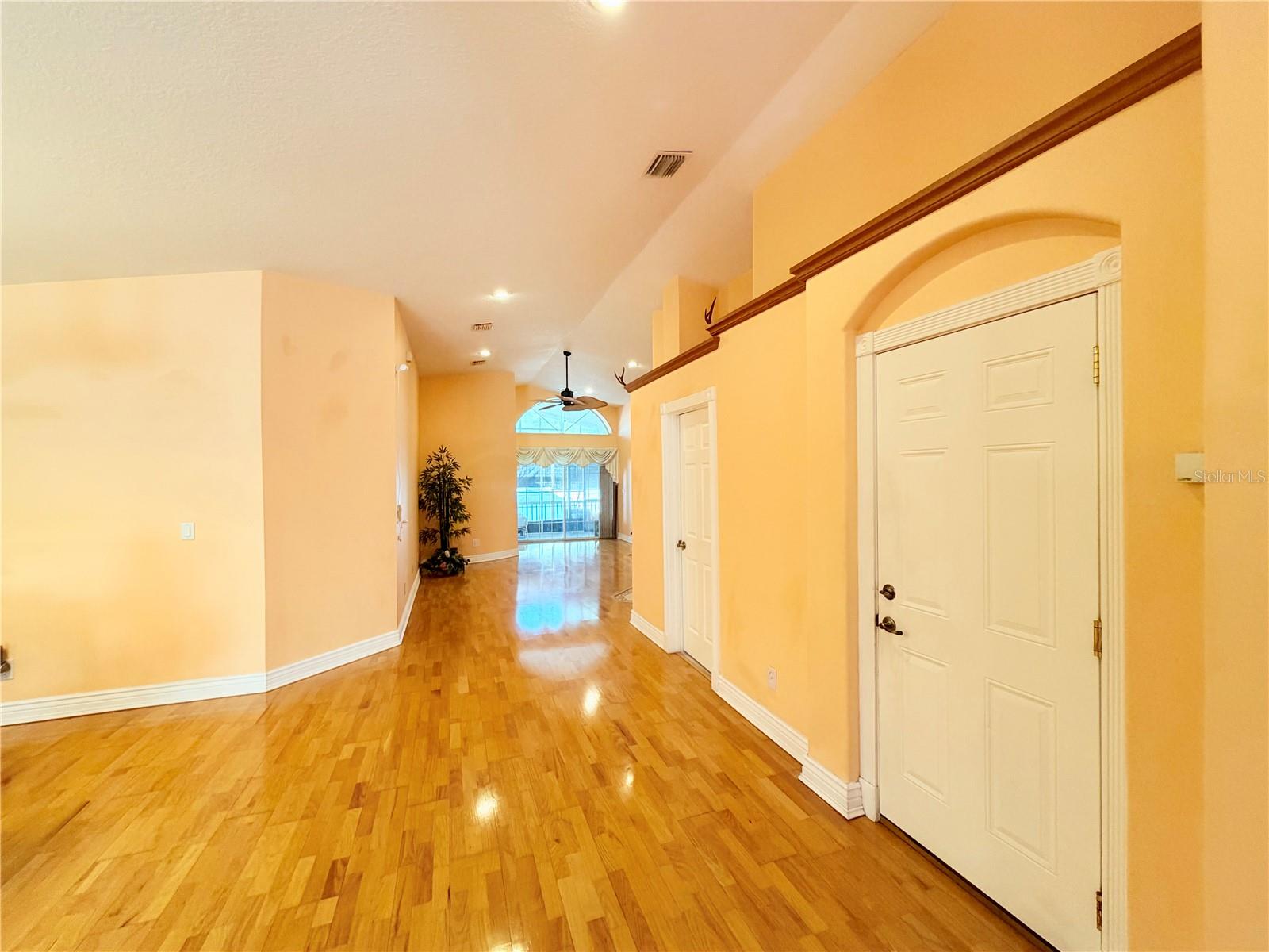 Image 13 of 45 For 1150 Oakwood Drive