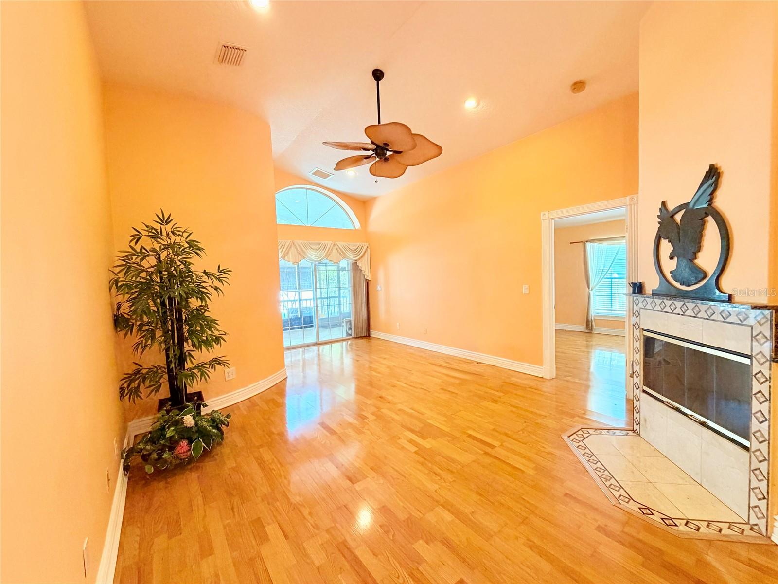 Image 14 of 45 For 1150 Oakwood Drive