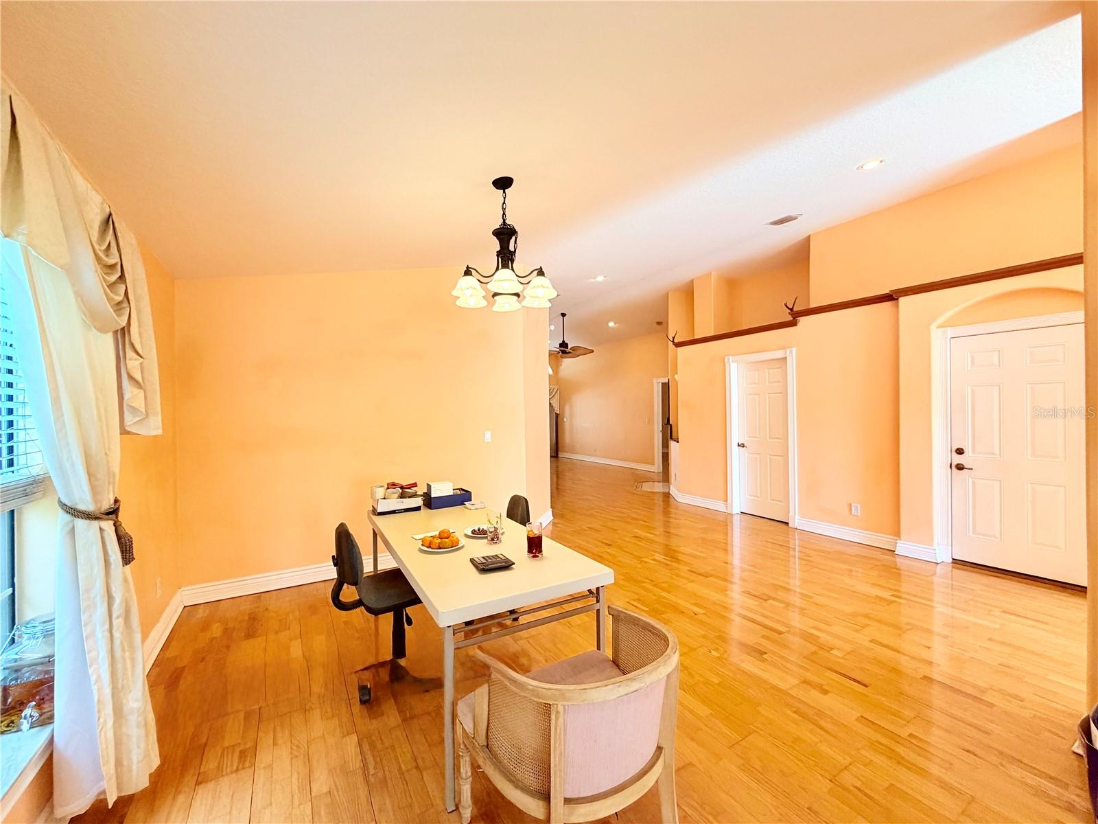 Image 18 of 45 For 1150 Oakwood Drive