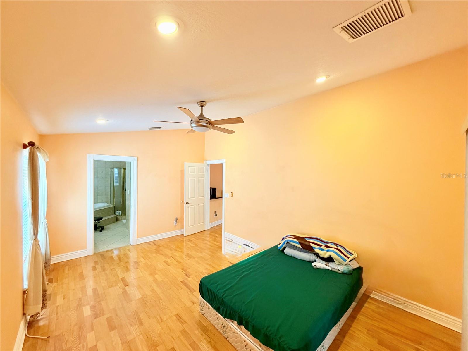 Image 21 of 45 For 1150 Oakwood Drive