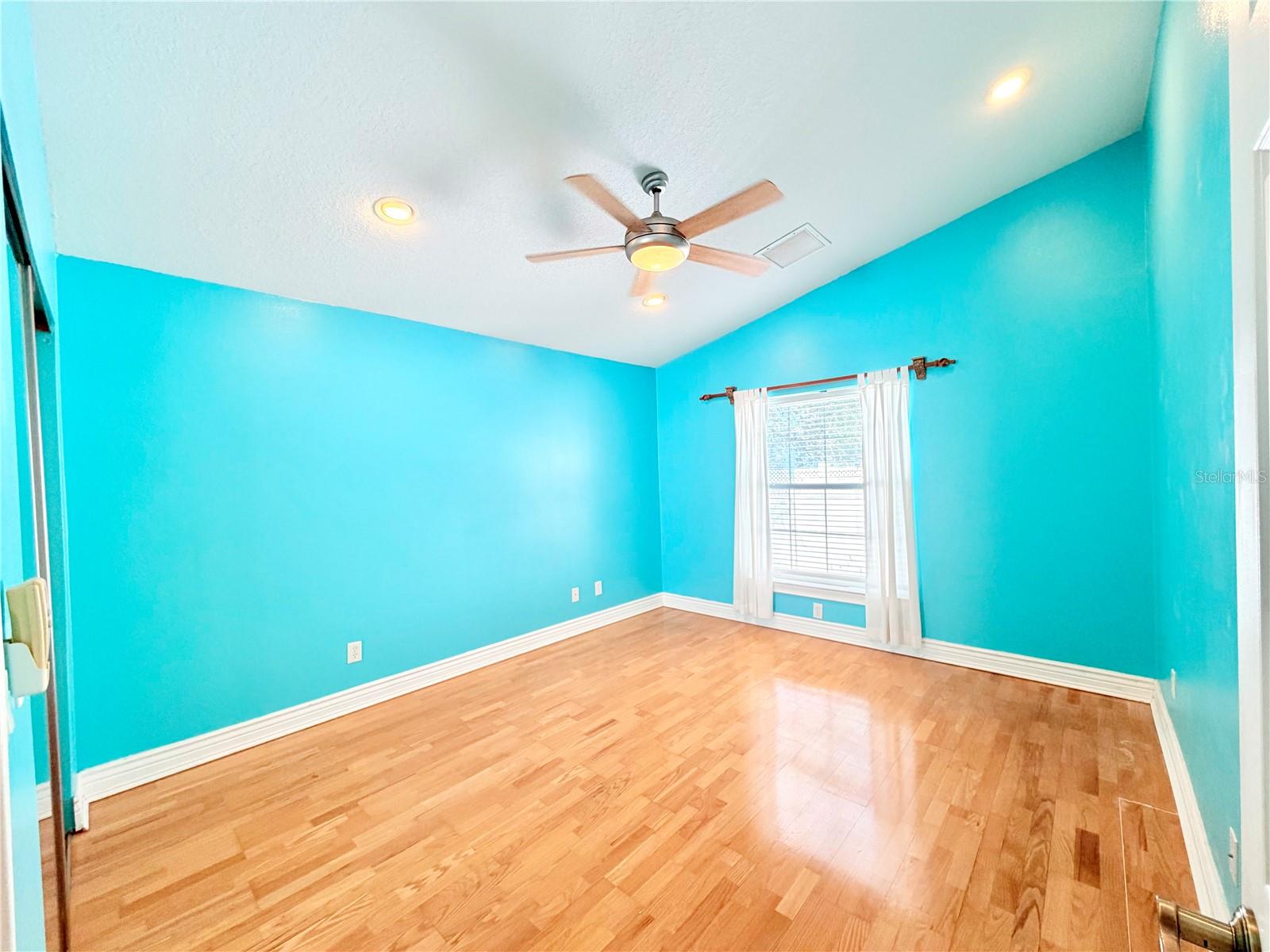 Image 28 of 45 For 1150 Oakwood Drive