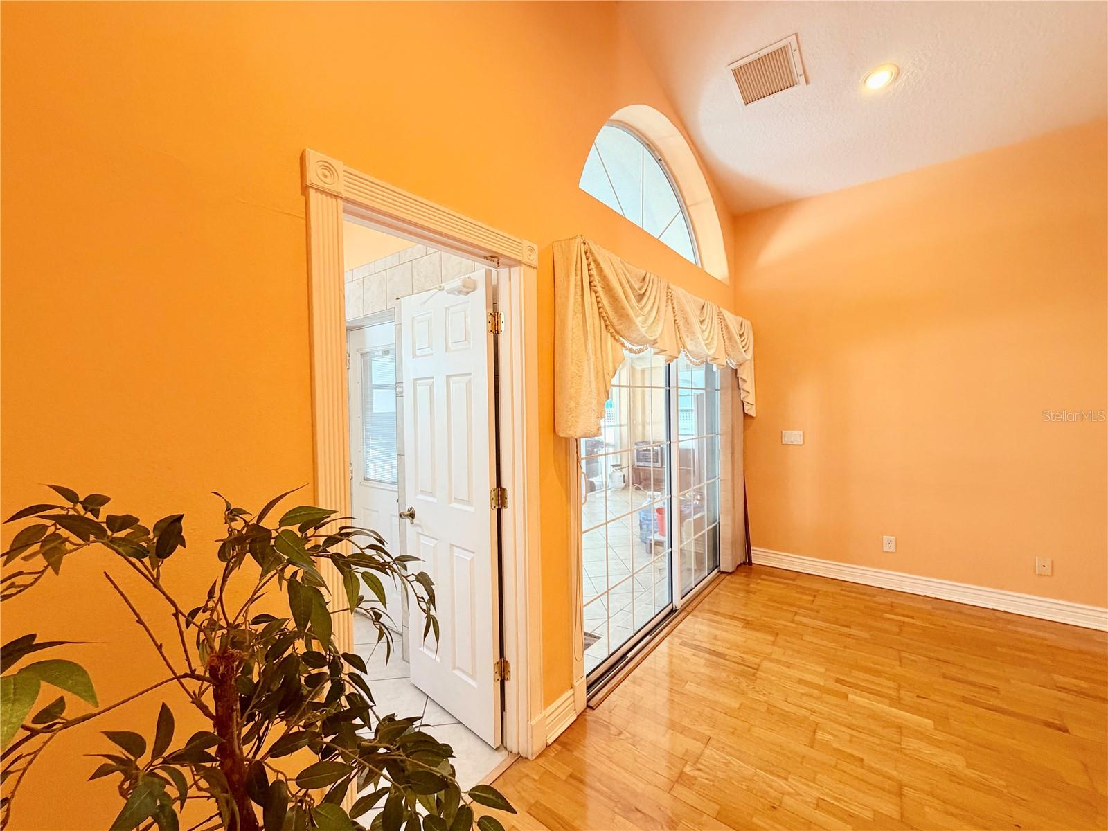 Image 32 of 45 For 1150 Oakwood Drive