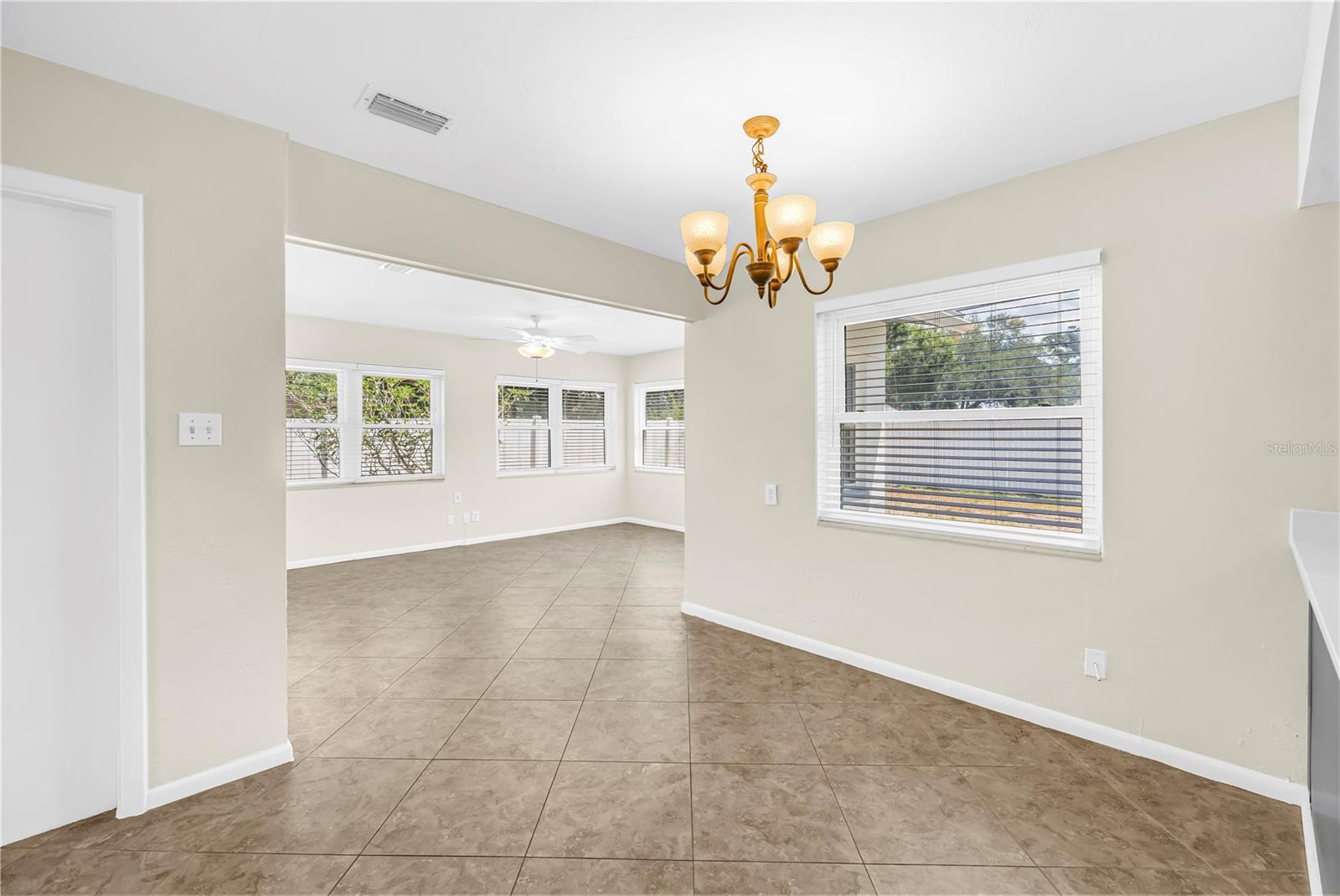 Listing photo id 9 for 7145 16th Street N