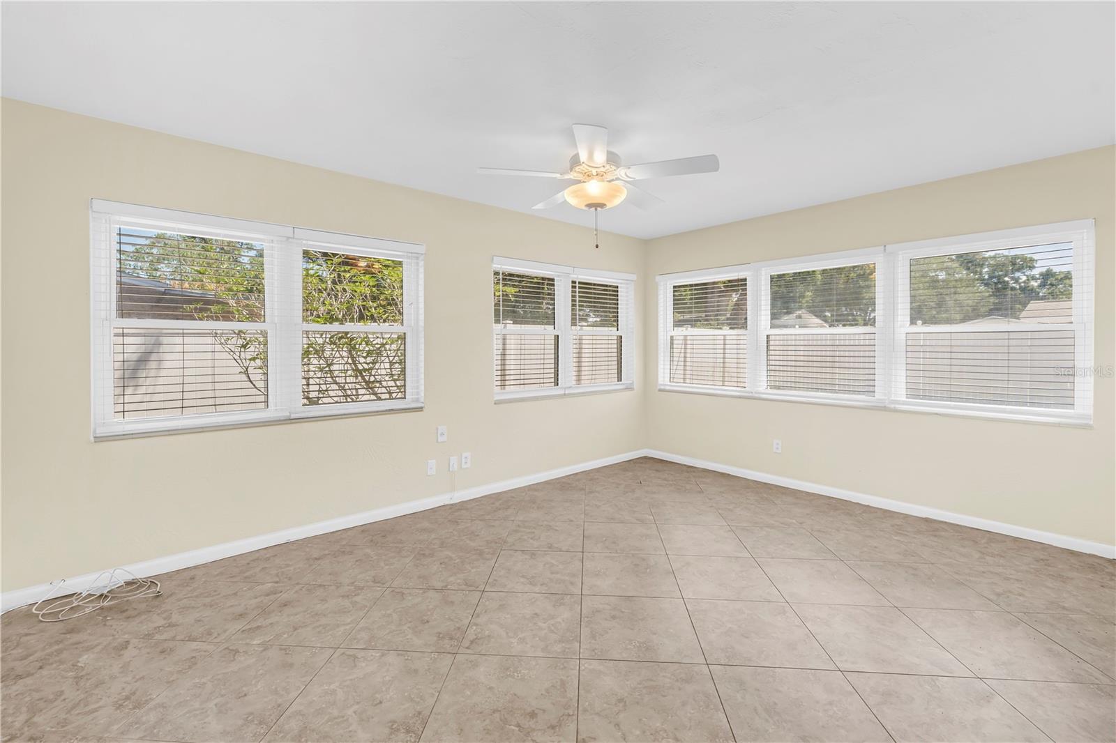 Listing photo id 10 for 7145 16th Street N