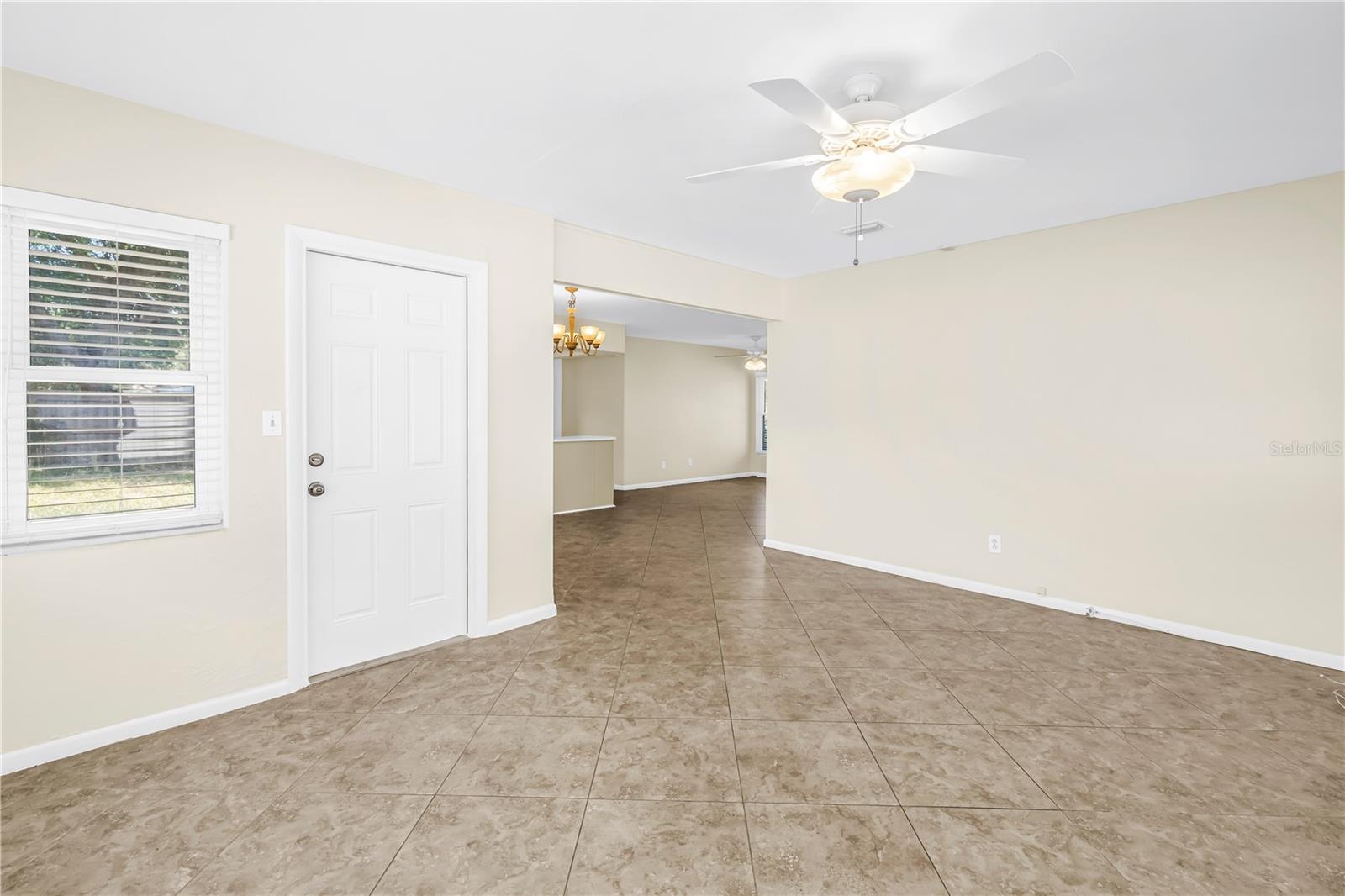 Listing photo id 11 for 7145 16th Street N