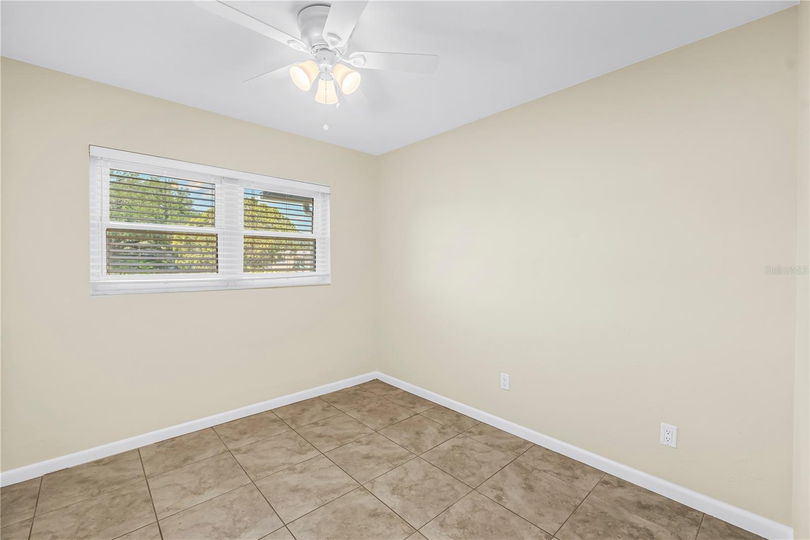 Listing photo id 12 for 7145 16th Street N