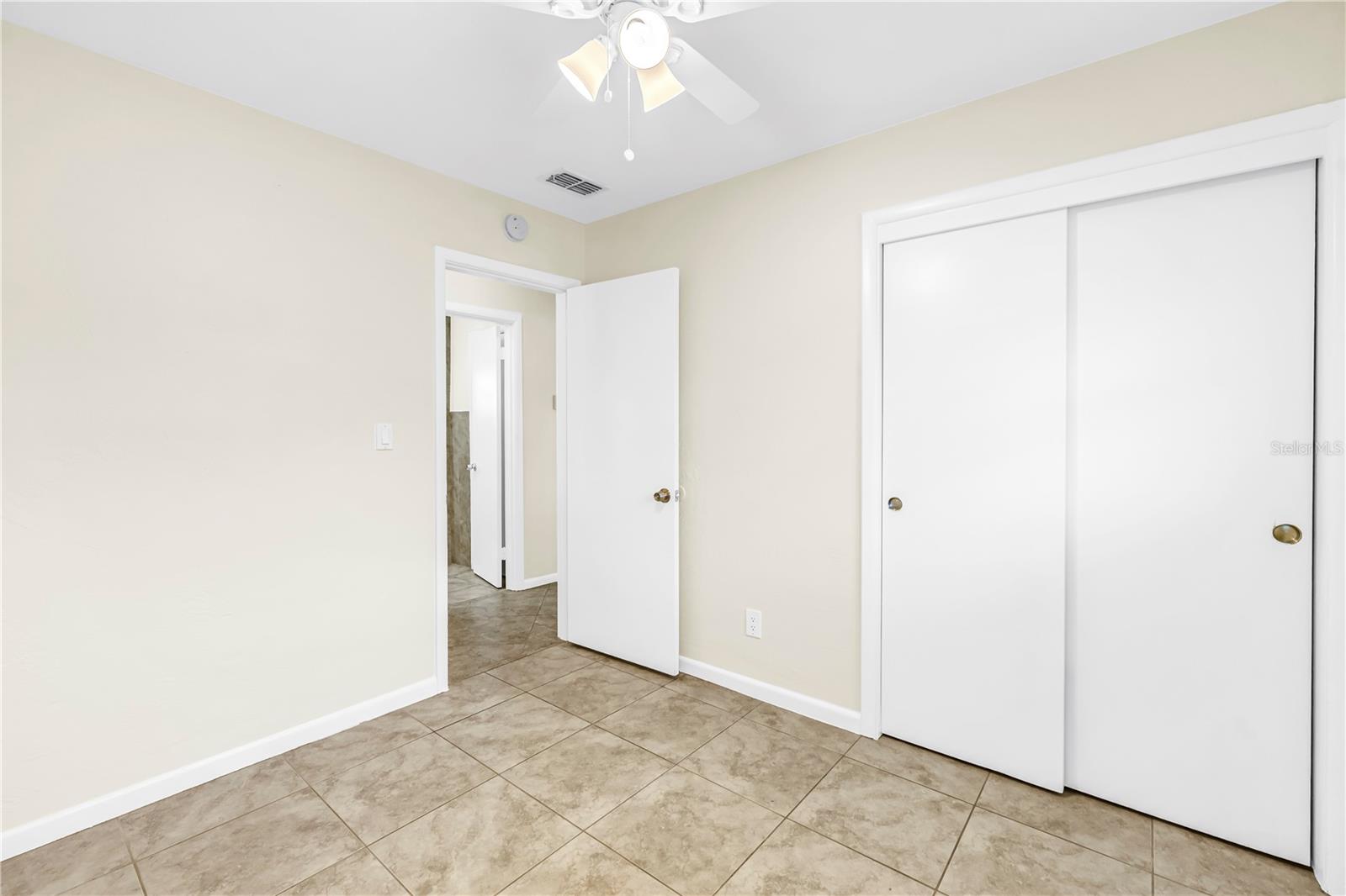 Listing photo id 13 for 7145 16th Street N