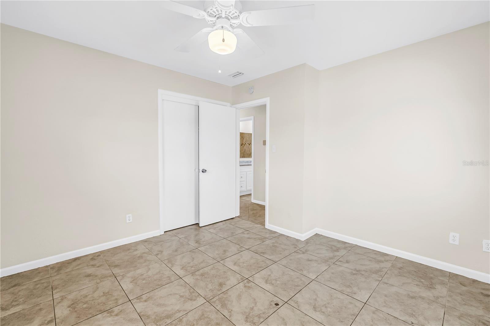 Listing photo id 17 for 7145 16th Street N