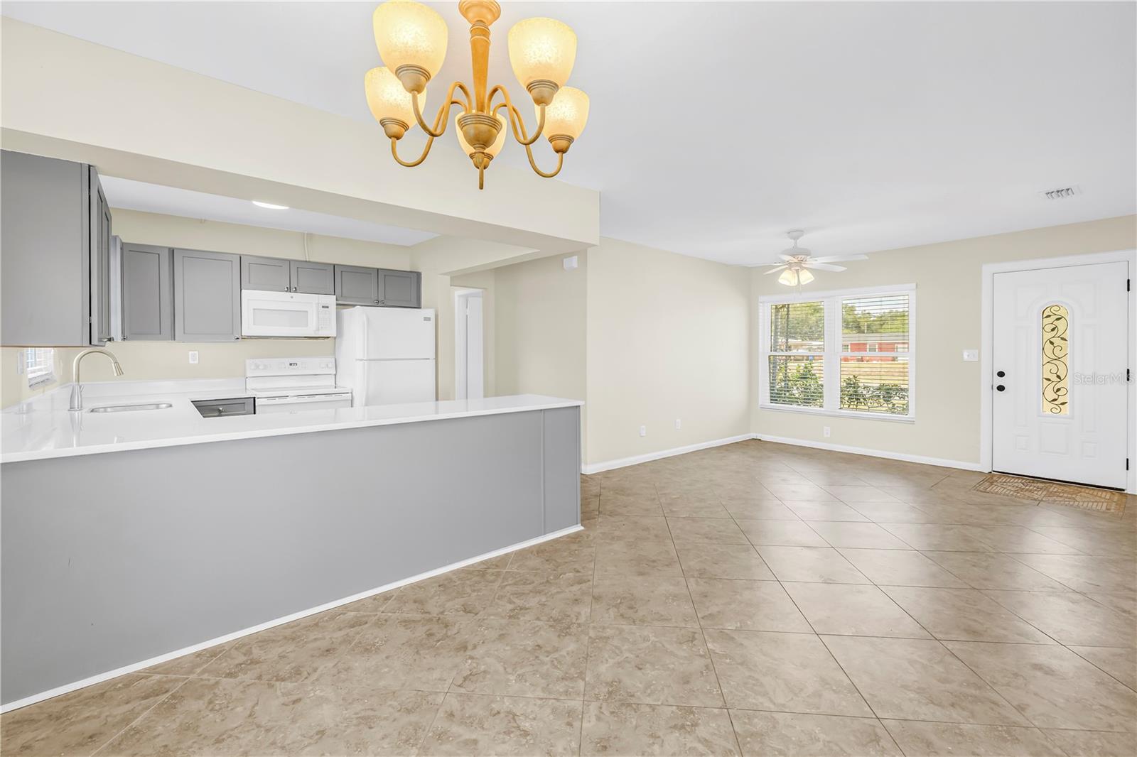 Listing photo id 0 for 7145 16th Street N