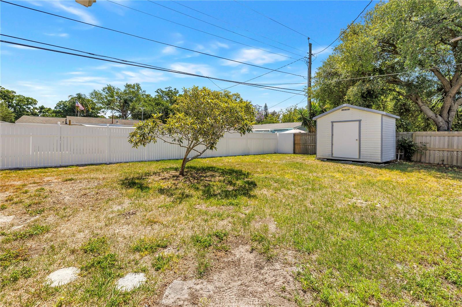 Listing photo id 22 for 7145 16th Street N