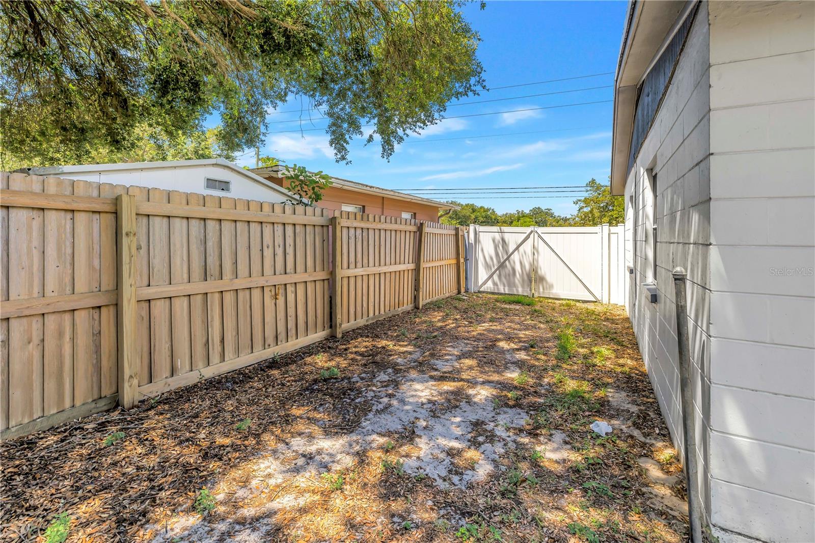 Listing photo id 24 for 7145 16th Street N