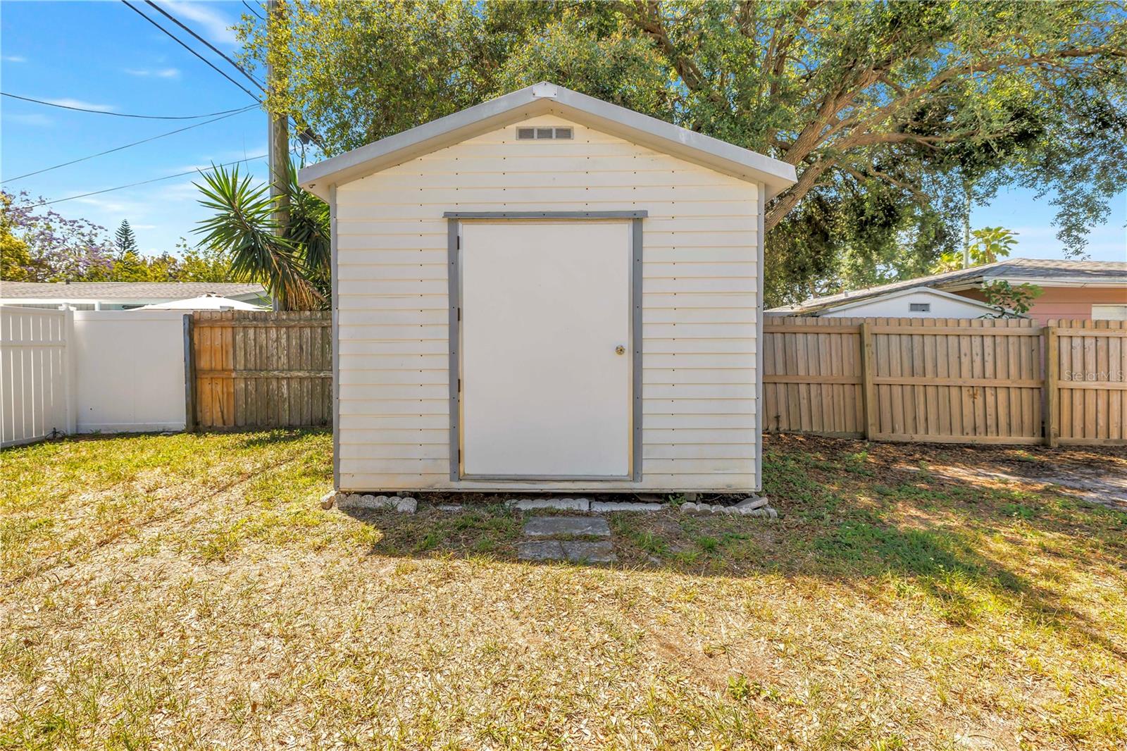 Listing photo id 25 for 7145 16th Street N