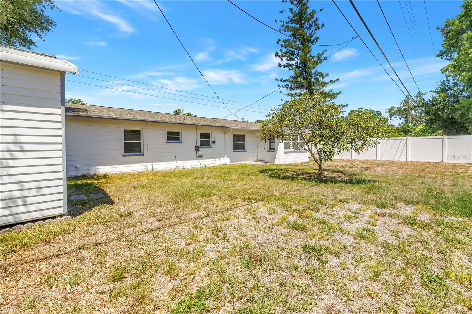 Listing photo id 26 for 7145 16th Street N