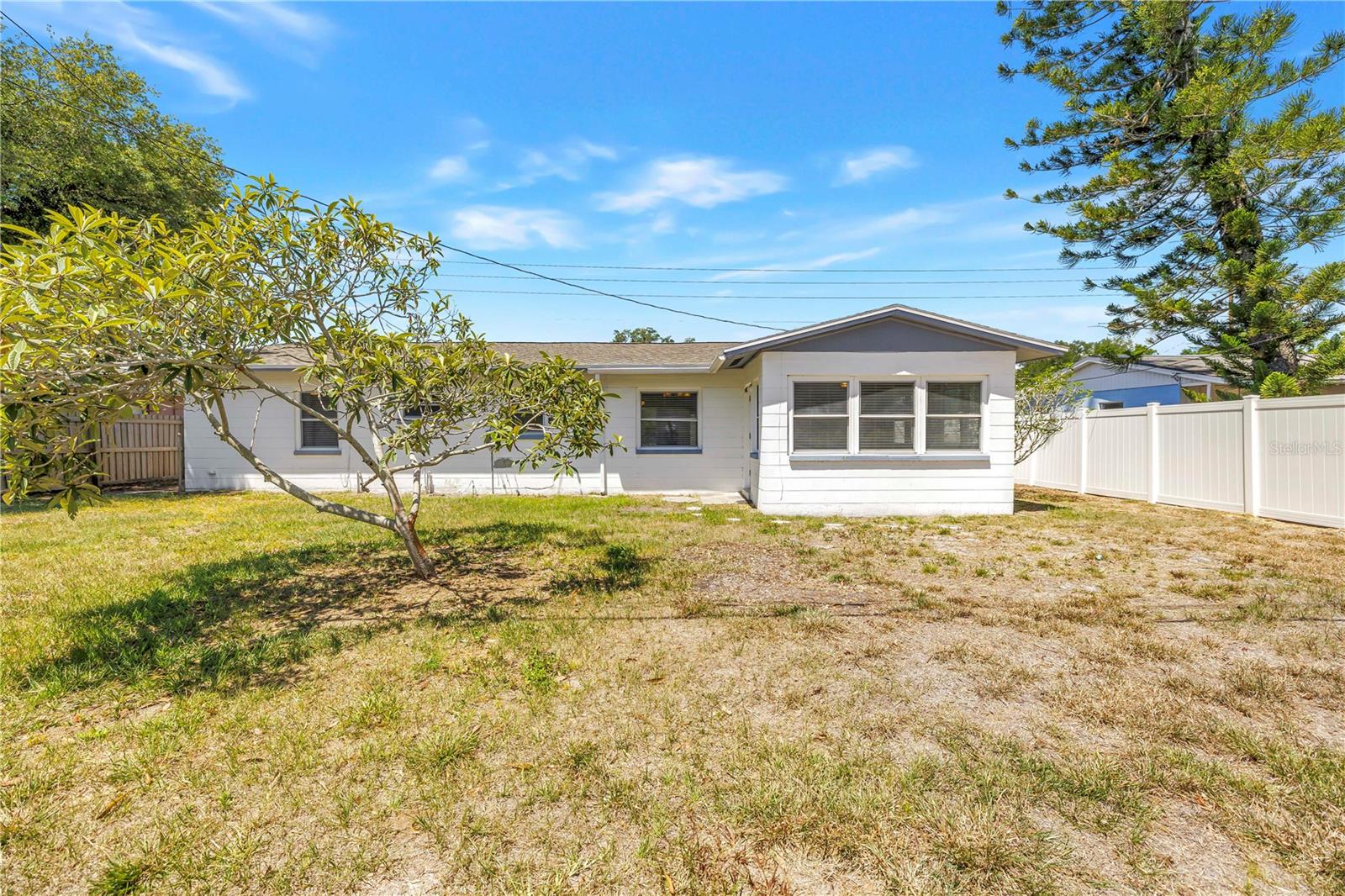 Listing photo id 27 for 7145 16th Street N