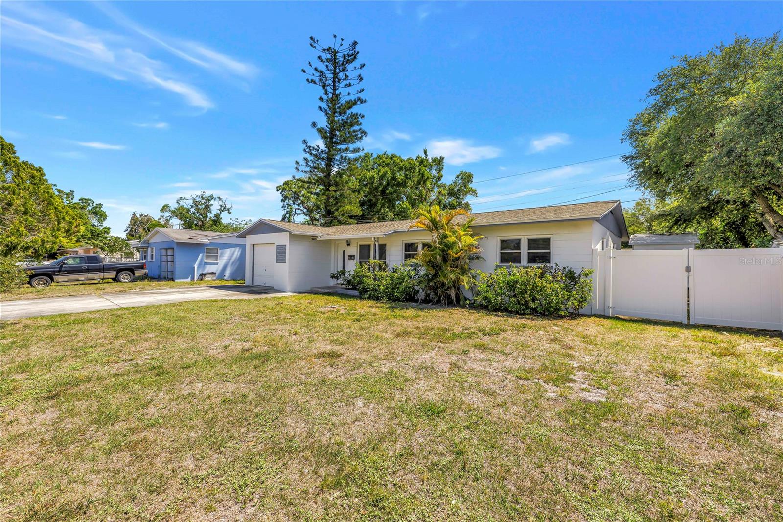 Listing photo id 28 for 7145 16th Street N