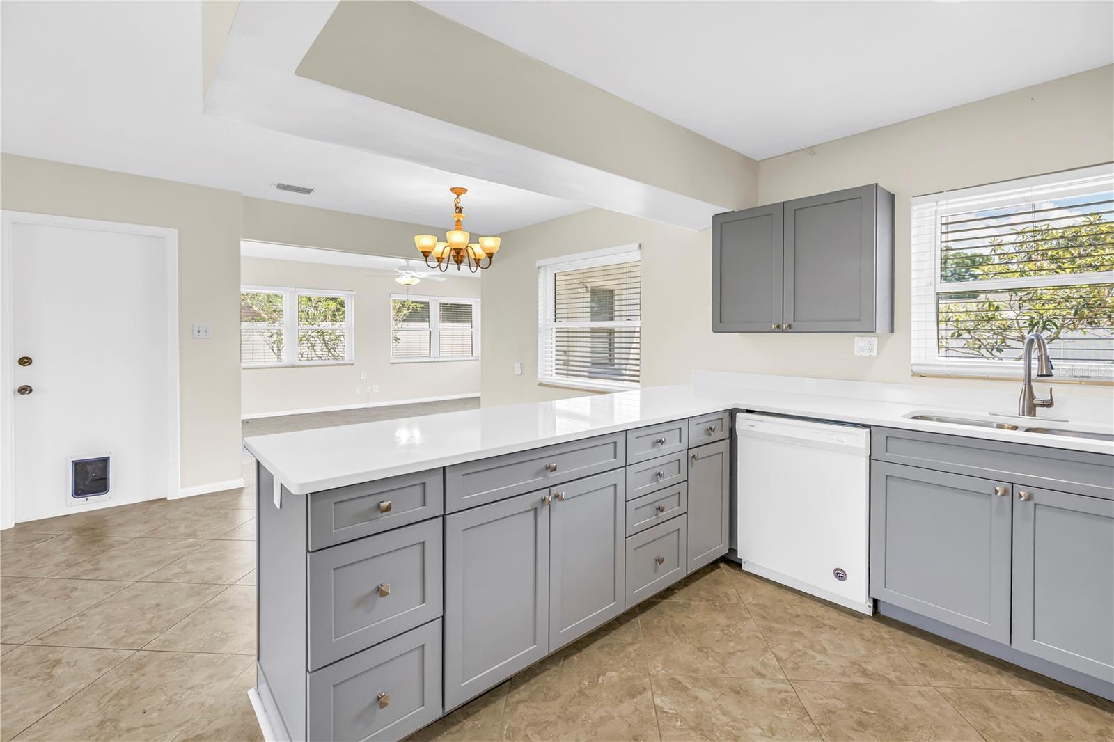 Listing photo id 2 for 7145 16th Street N