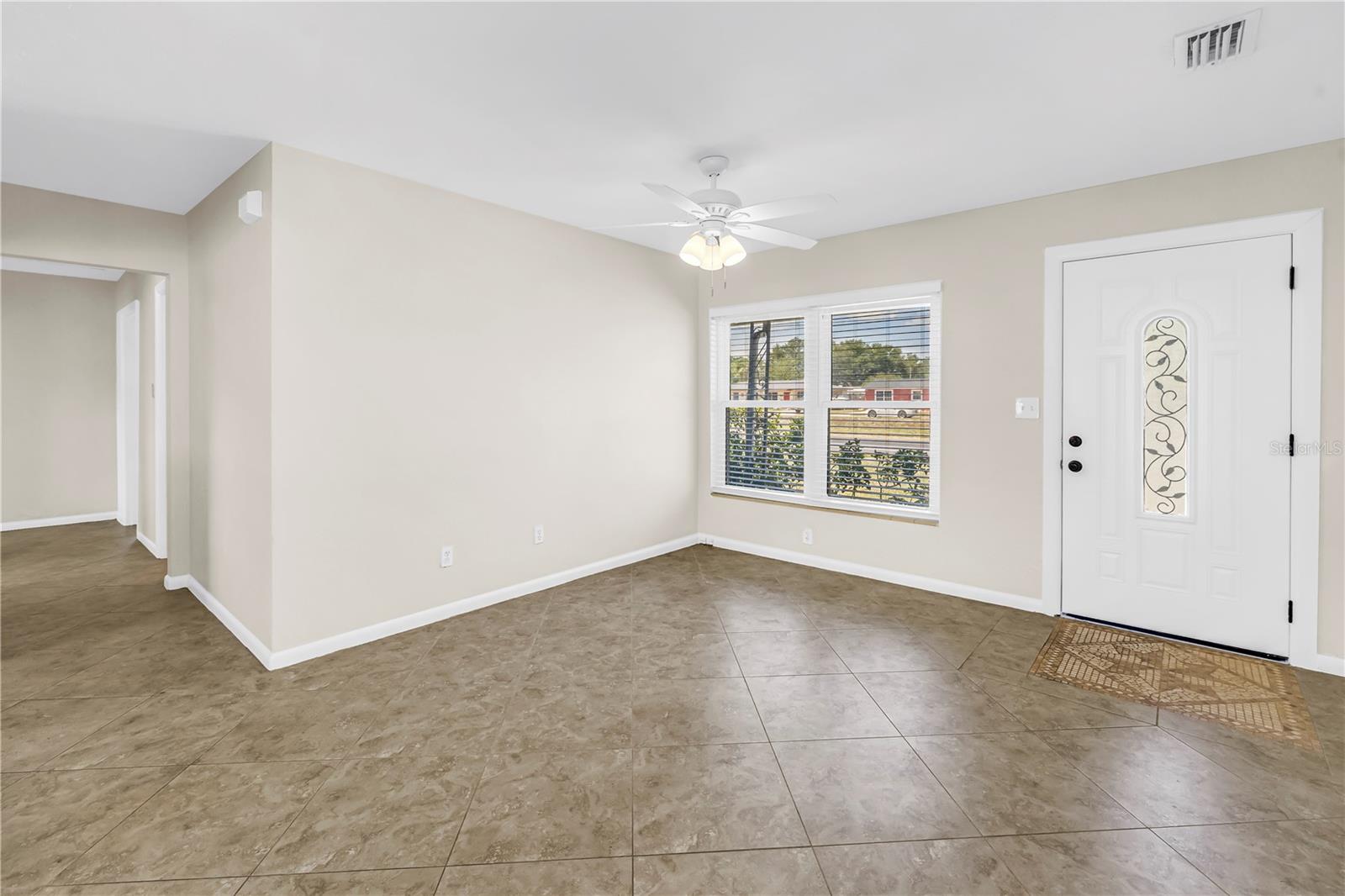 Listing photo id 3 for 7145 16th Street N