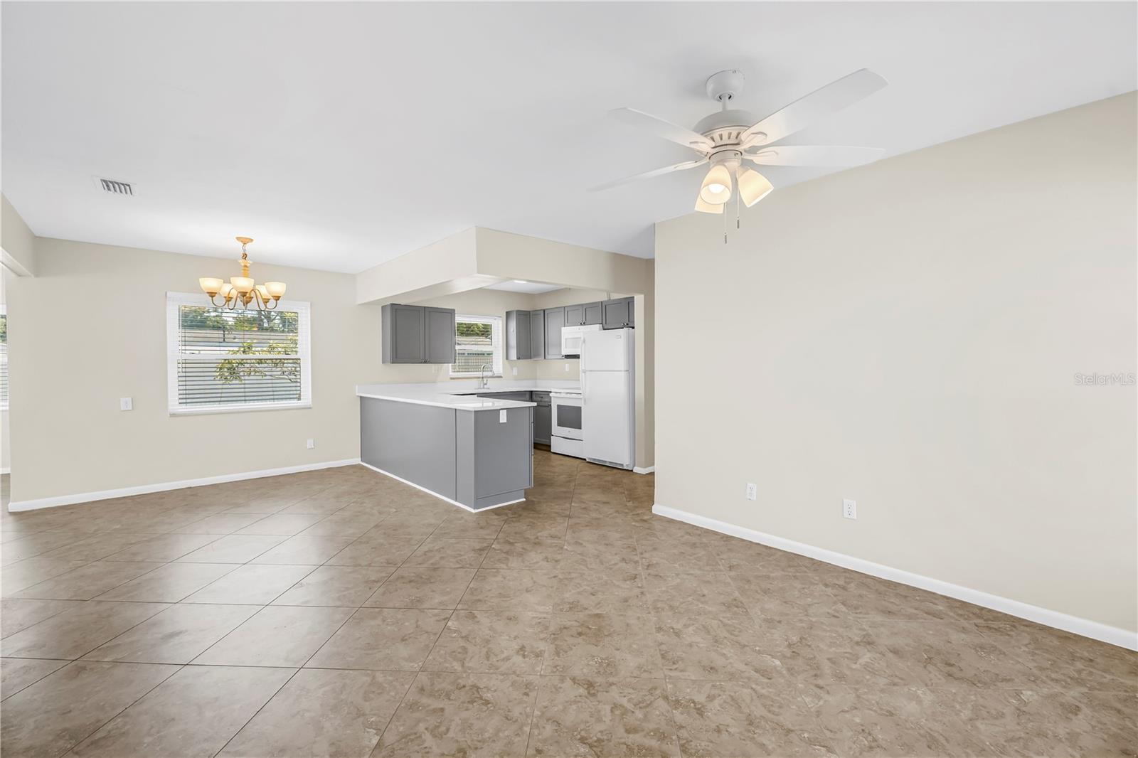 Listing photo id 4 for 7145 16th Street N