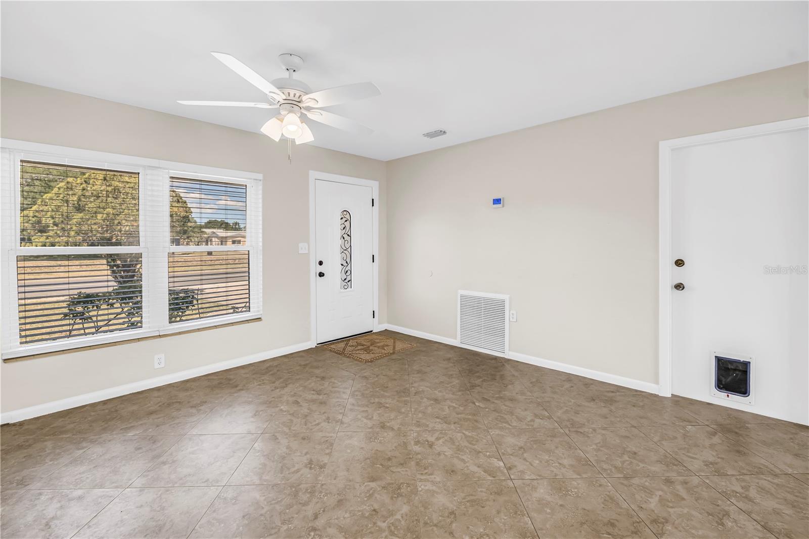 Listing photo id 5 for 7145 16th Street N