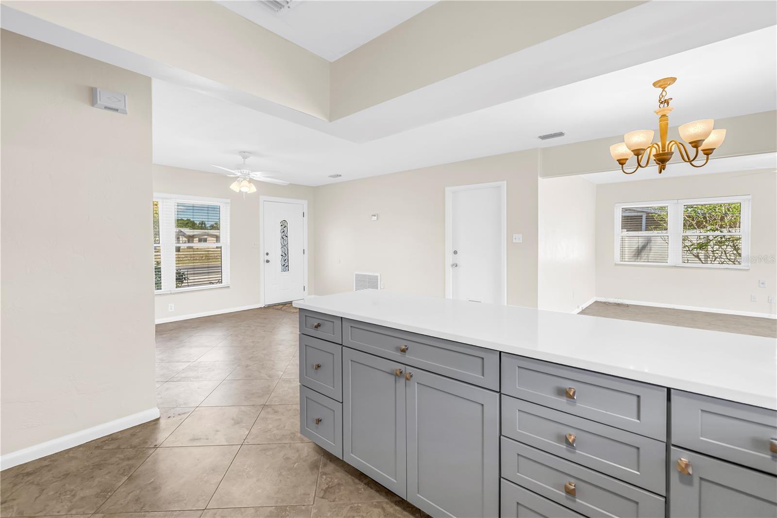 Listing photo id 7 for 7145 16th Street N