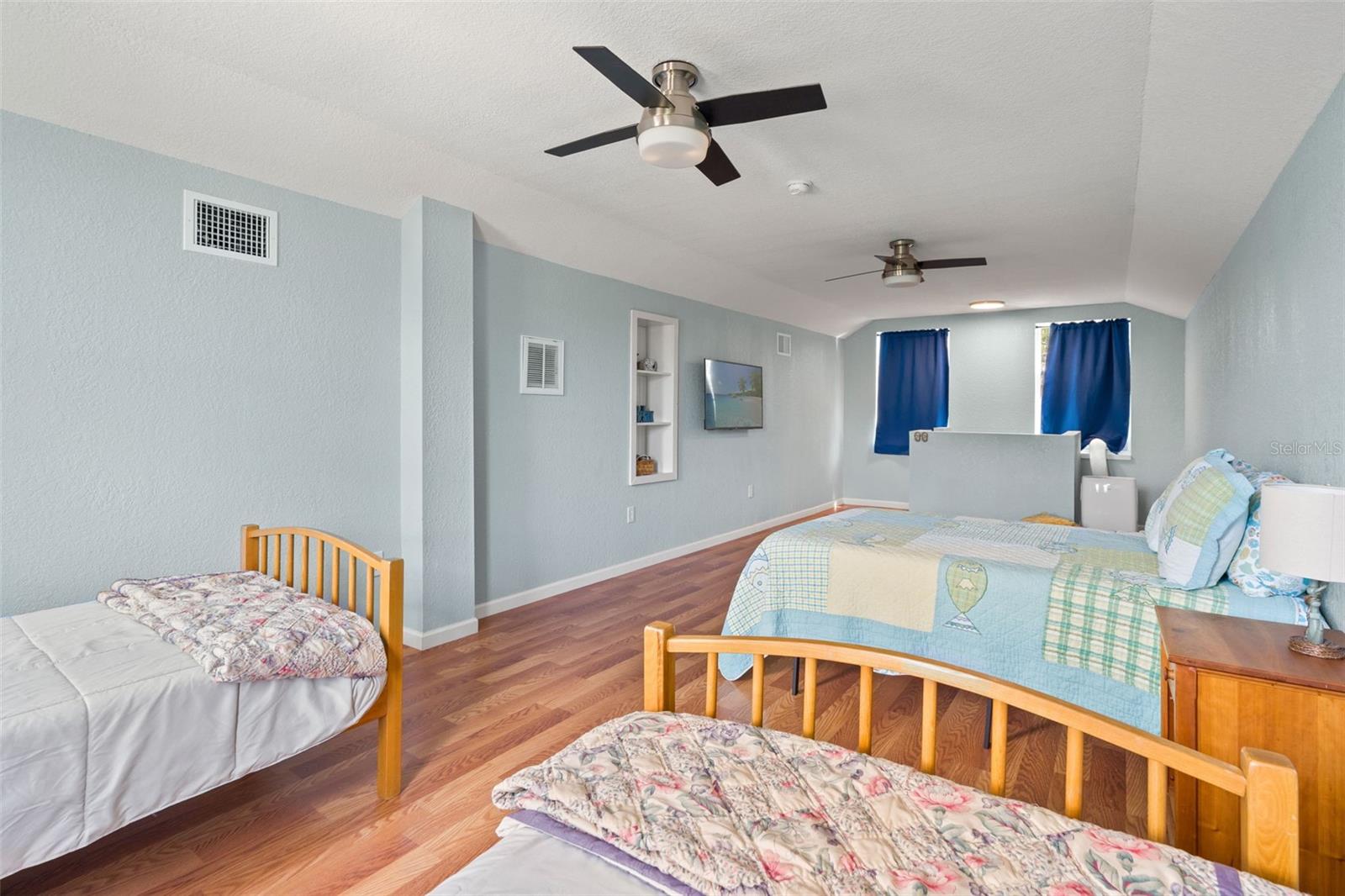 Image 36 of 58 For 1566 Indian Bay Road