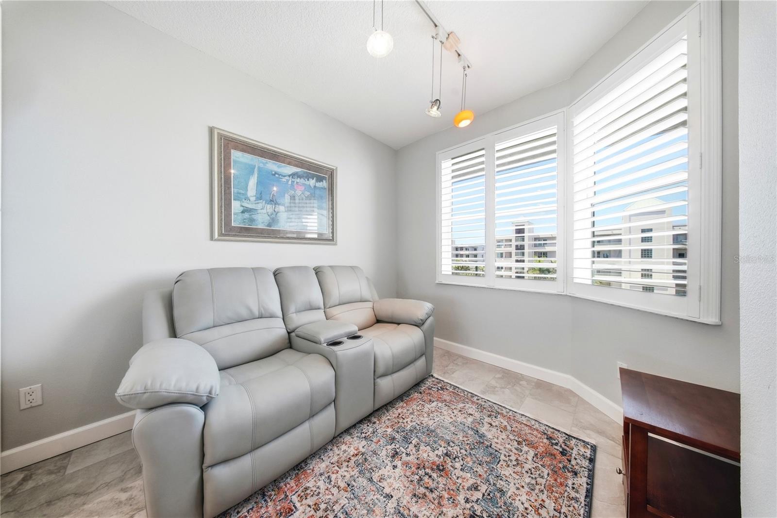 Image 14 of 49 For 8021 Sailboat Key Boulevard S 302