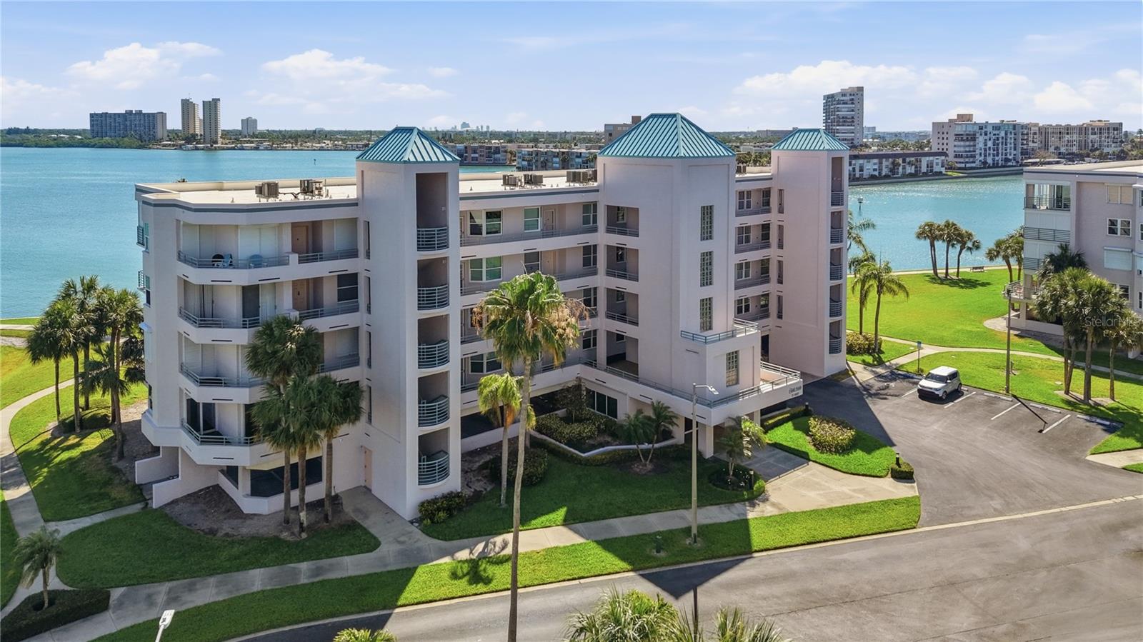 Image 32 of 49 For 8021 Sailboat Key Boulevard S 302