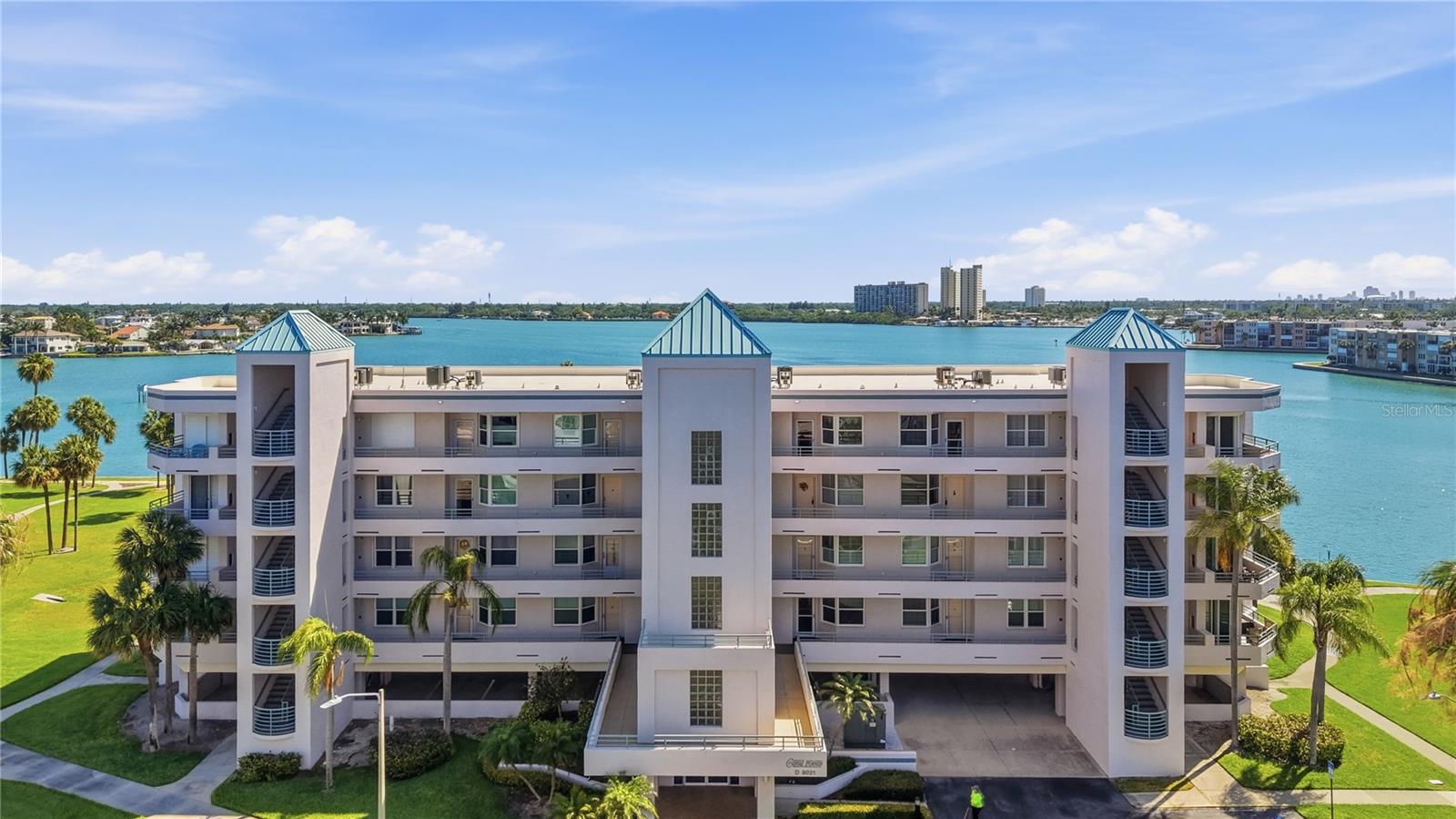 Image 33 of 49 For 8021 Sailboat Key Boulevard S 302