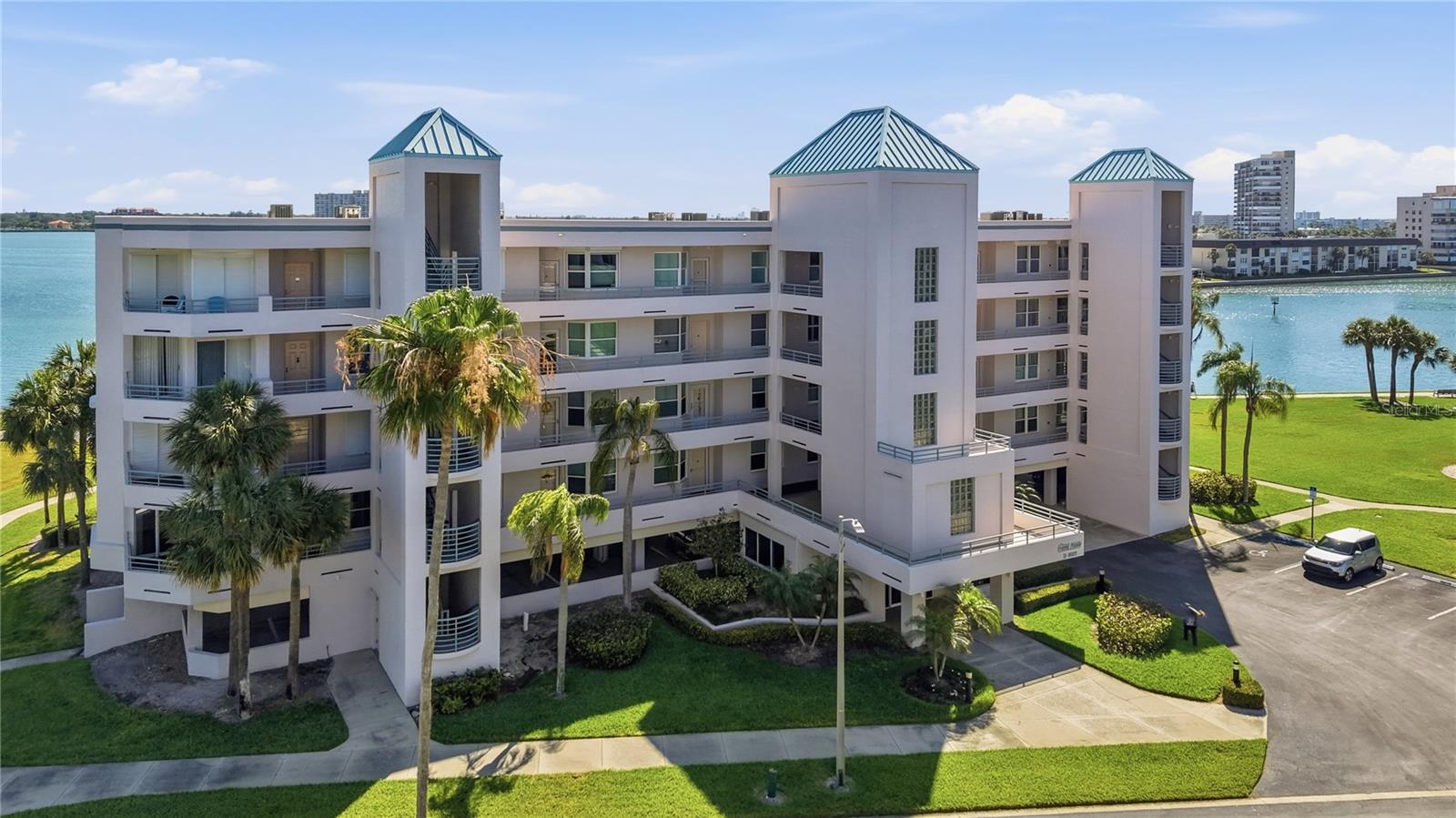 Image 34 of 49 For 8021 Sailboat Key Boulevard S 302