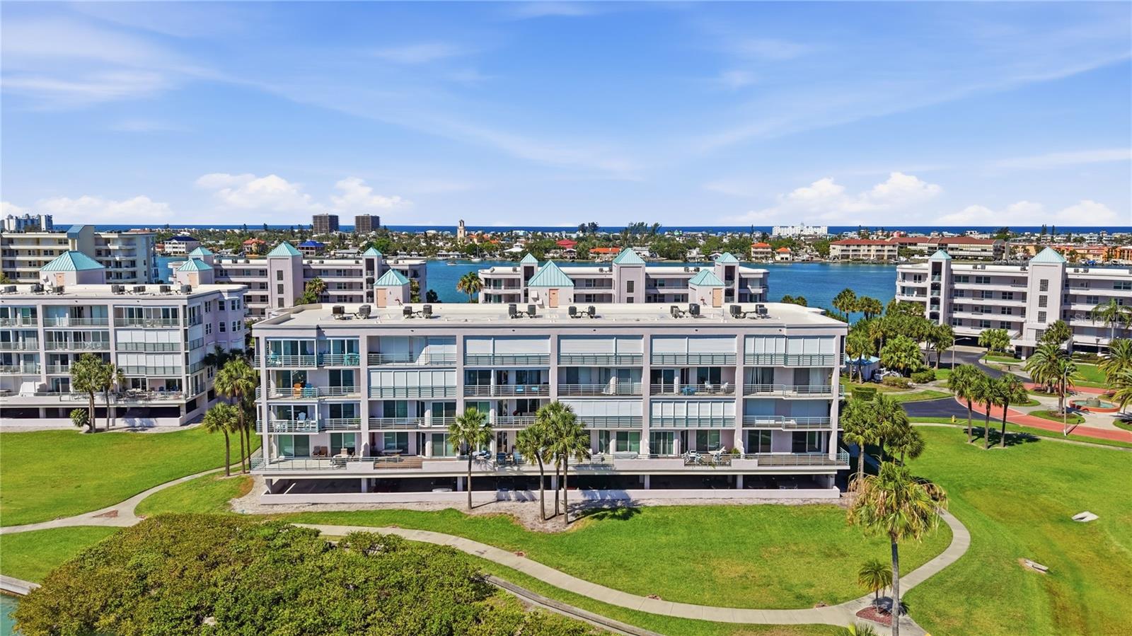 Image 36 of 49 For 8021 Sailboat Key Boulevard S 302