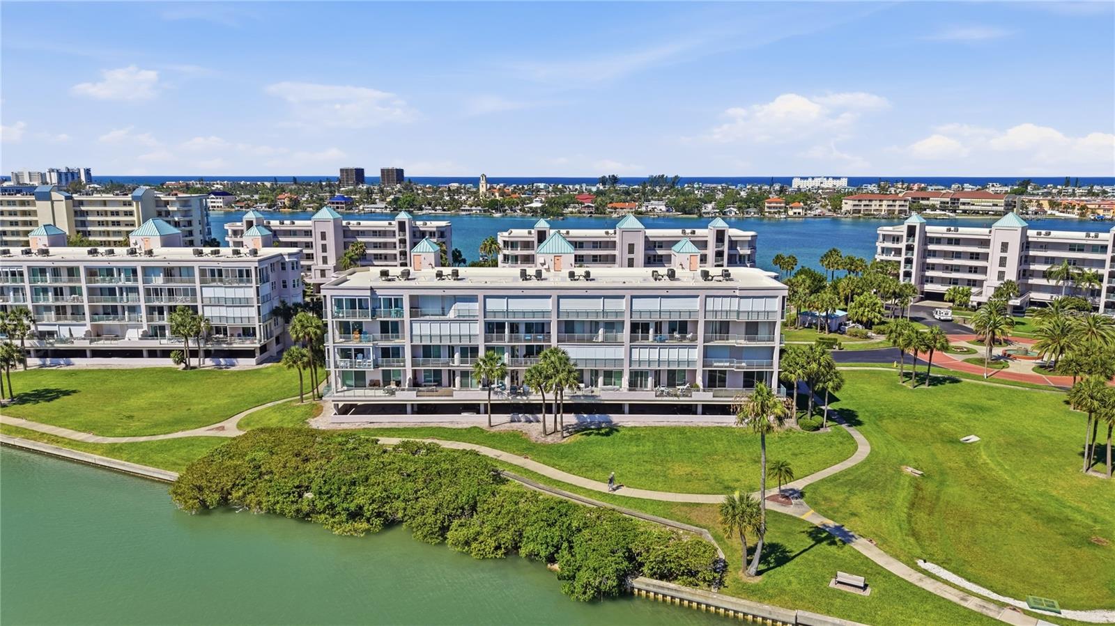 Image 40 of 49 For 8021 Sailboat Key Boulevard S 302