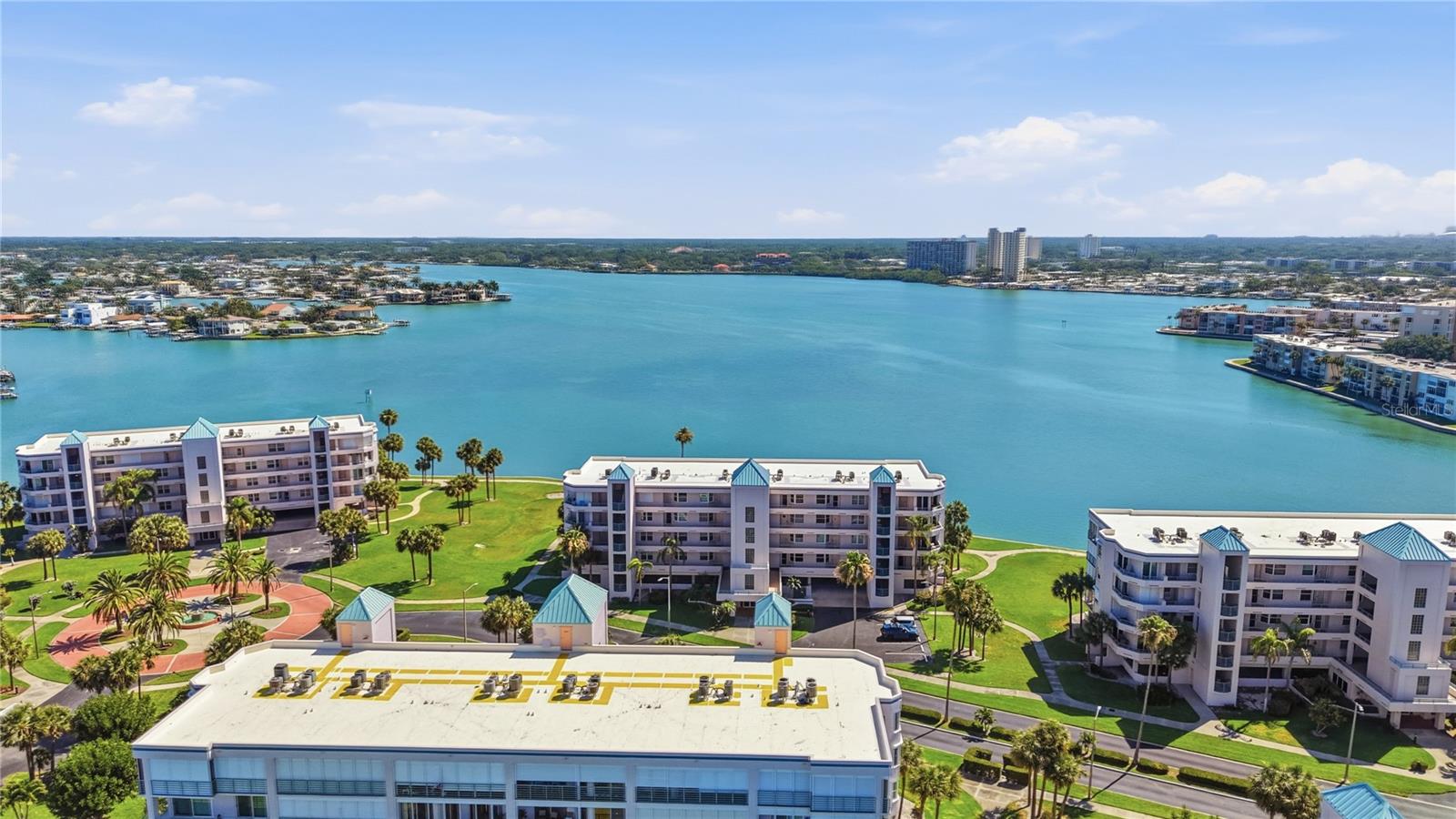 Image 42 of 49 For 8021 Sailboat Key Boulevard S 302