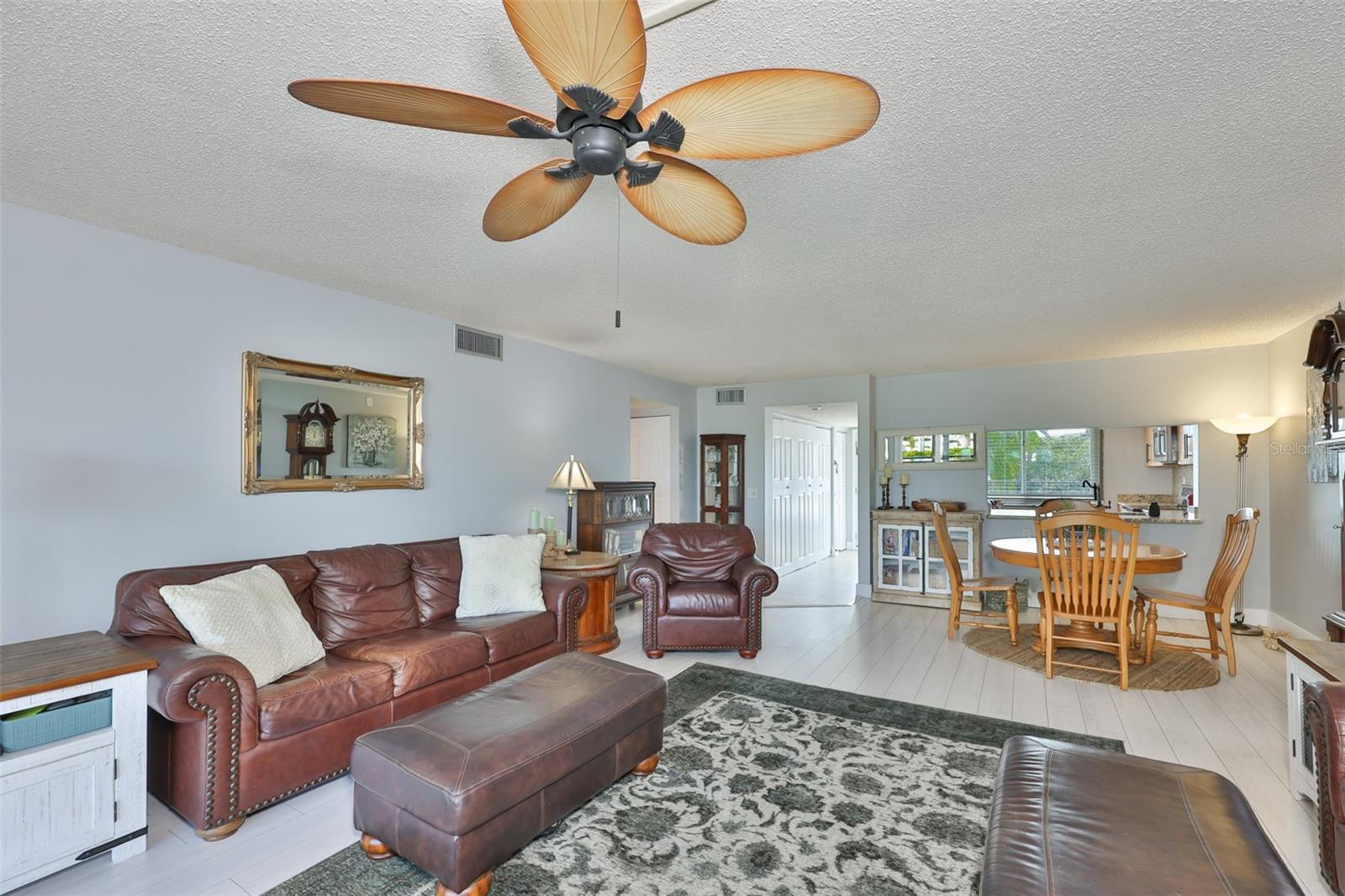 Image 11 of 40 For 1581 Gulf Boulevard 103n