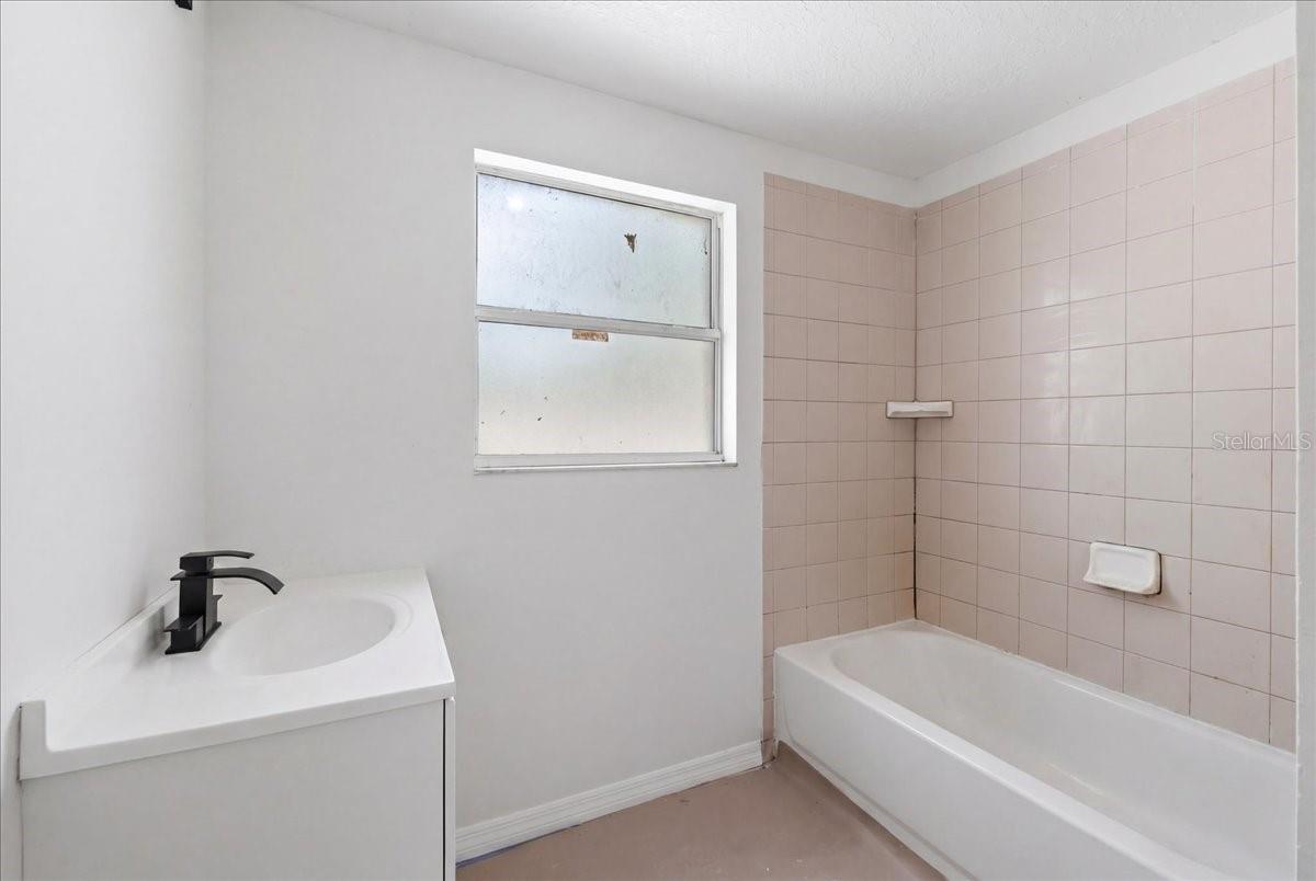 Image 18 of 27 For 2515 Hebb Road