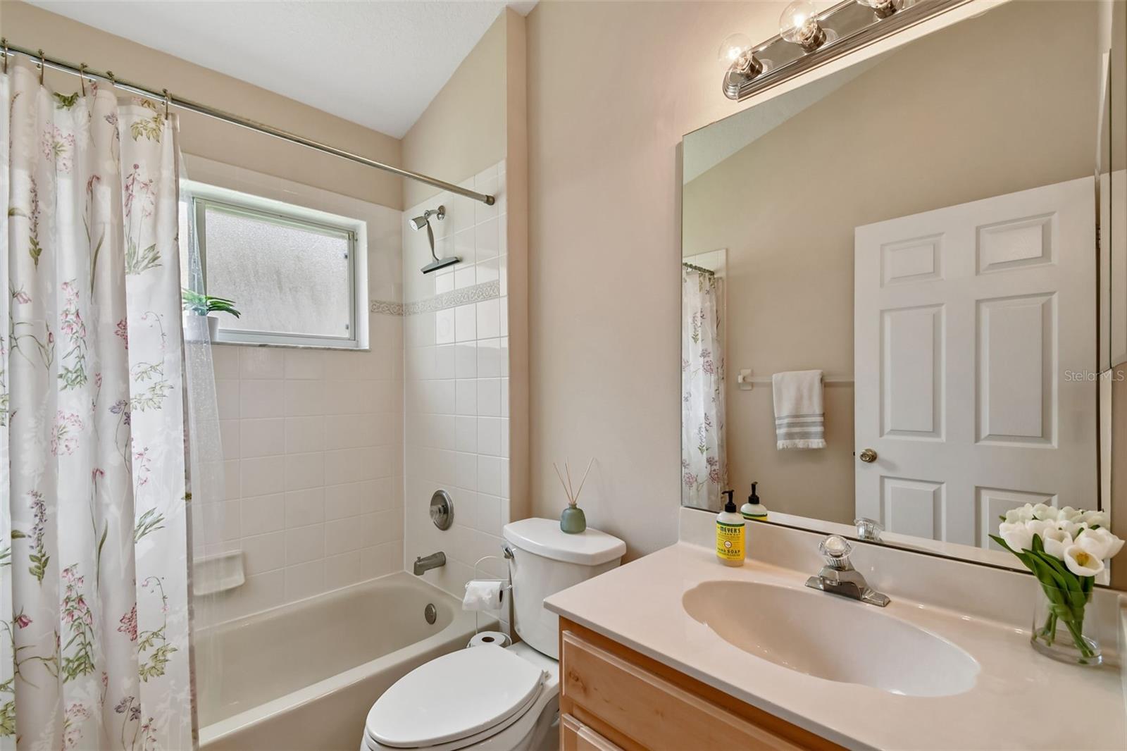 Image 36 of 70 For 814 Moonlit Lane