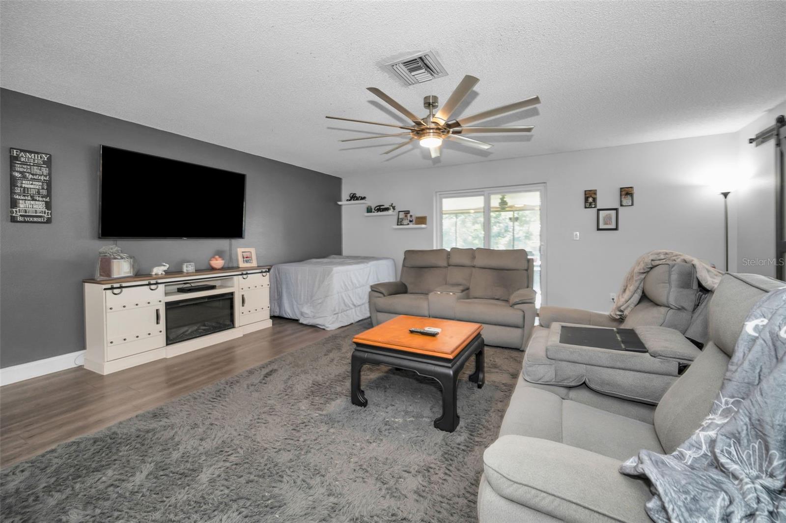 Listing photo id 8 for 3011 Shadow Oaks Drive