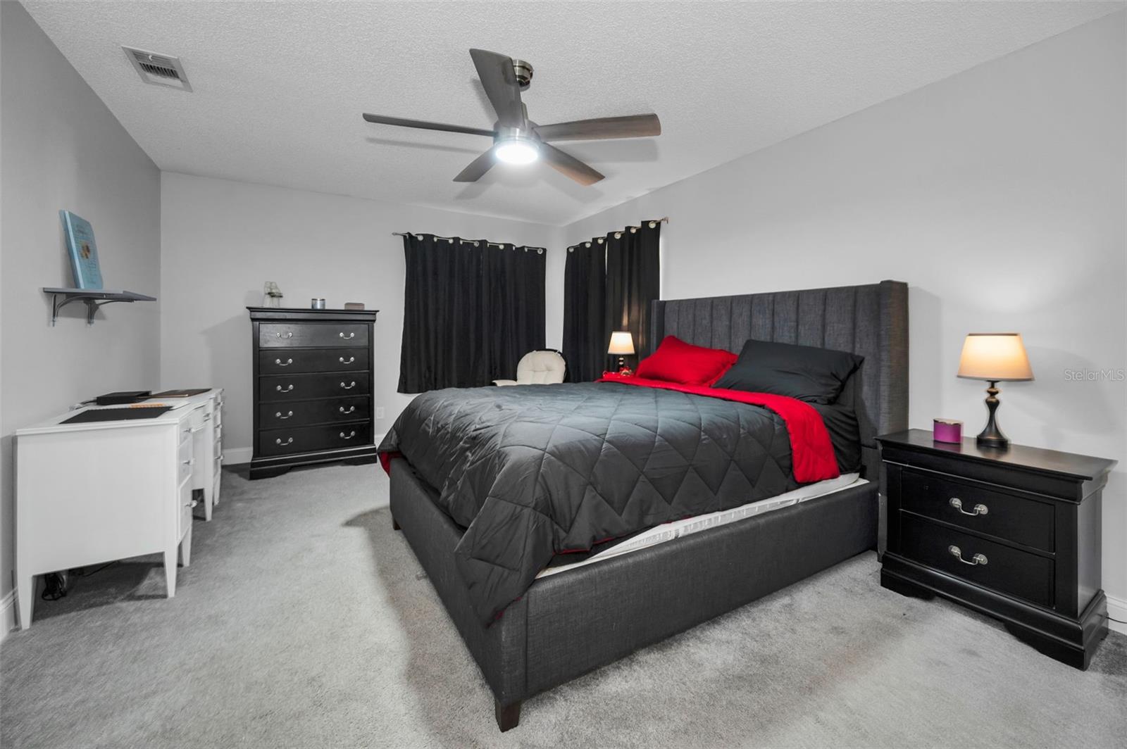 Listing photo id 12 for 3011 Shadow Oaks Drive