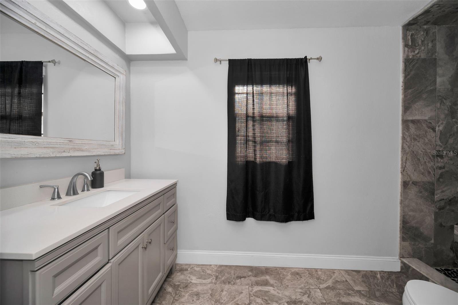 Listing photo id 13 for 3011 Shadow Oaks Drive